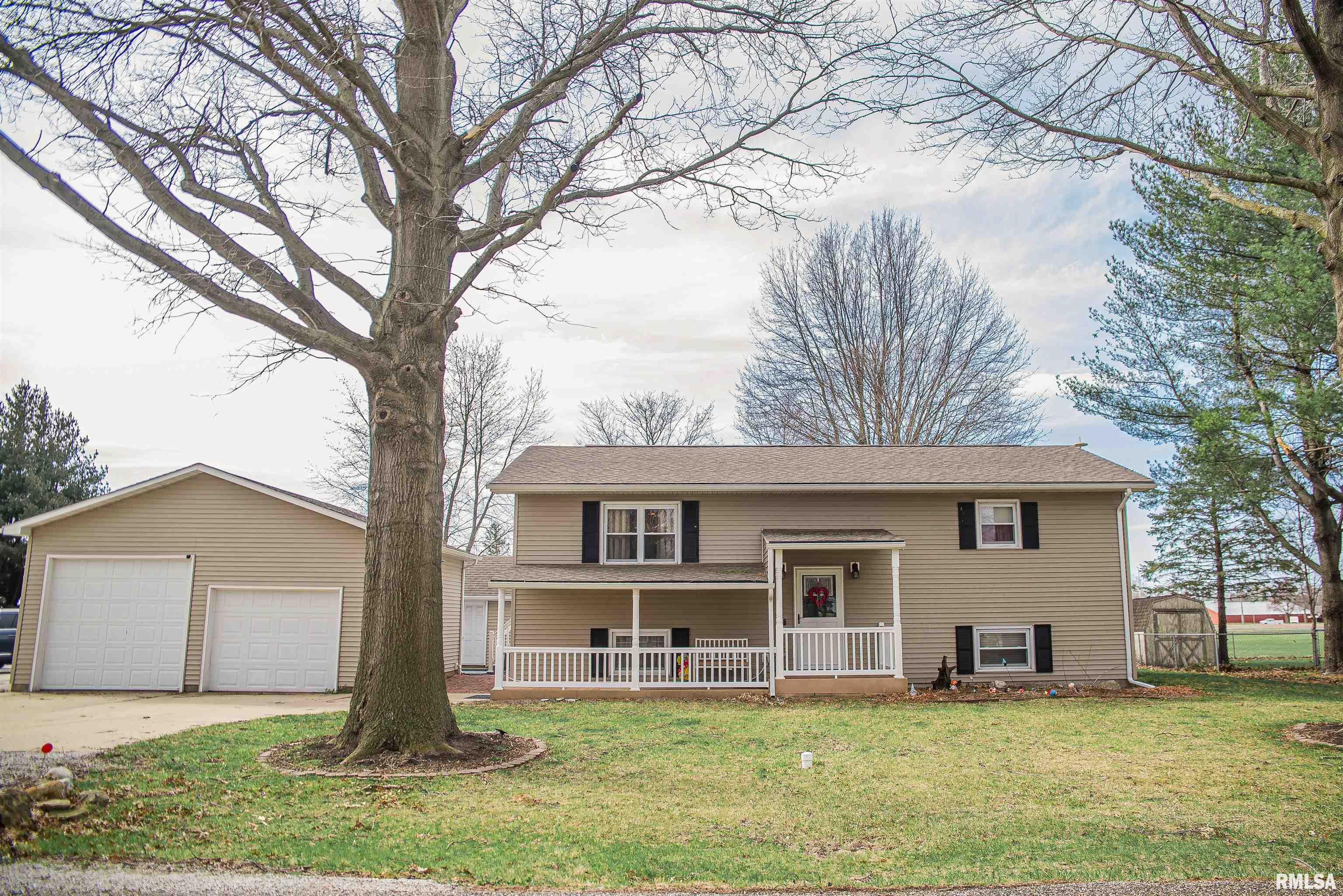 1320 E Center Street, Carthage, Illinois image 1