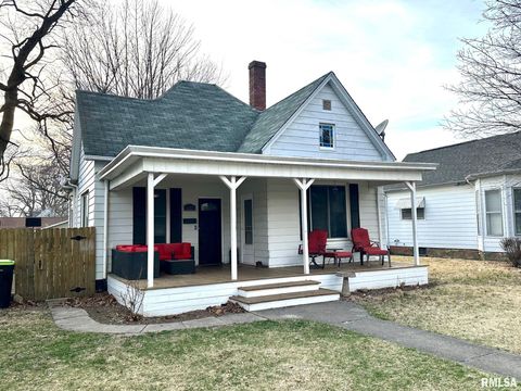 Homes For Sale - 1237 S East Street<br/> Jacksonville, IL 62650