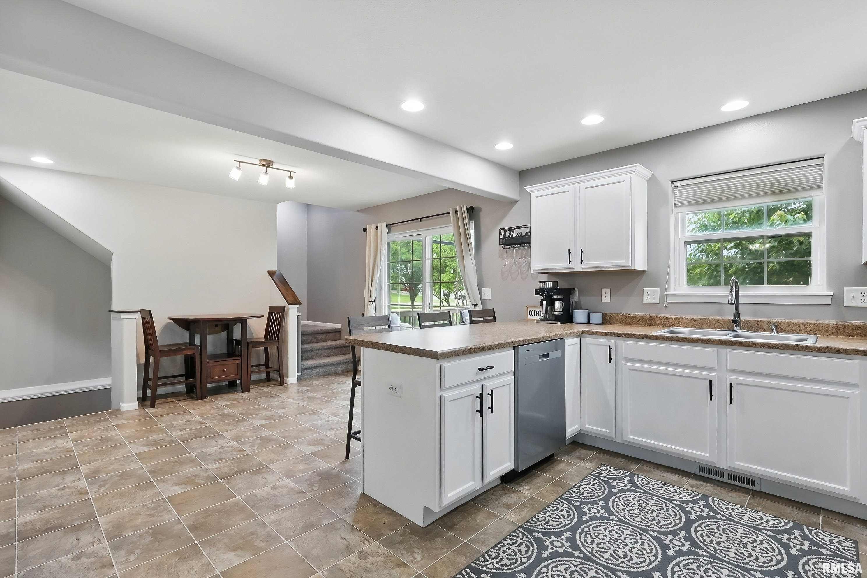 1570 Savannah Circle #D2, Davenport, Iowa image 8