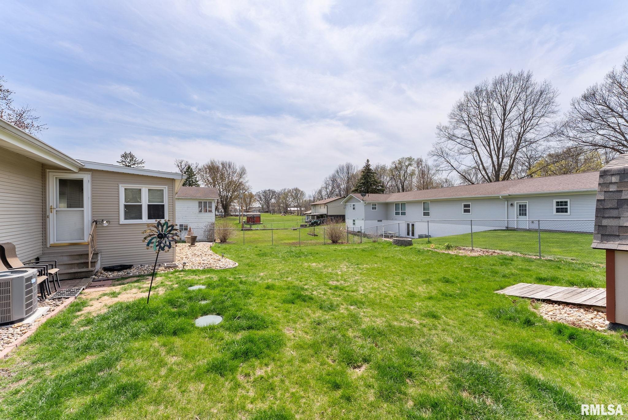 3802 Friendship Farm Road, East Moline, Illinois image 2