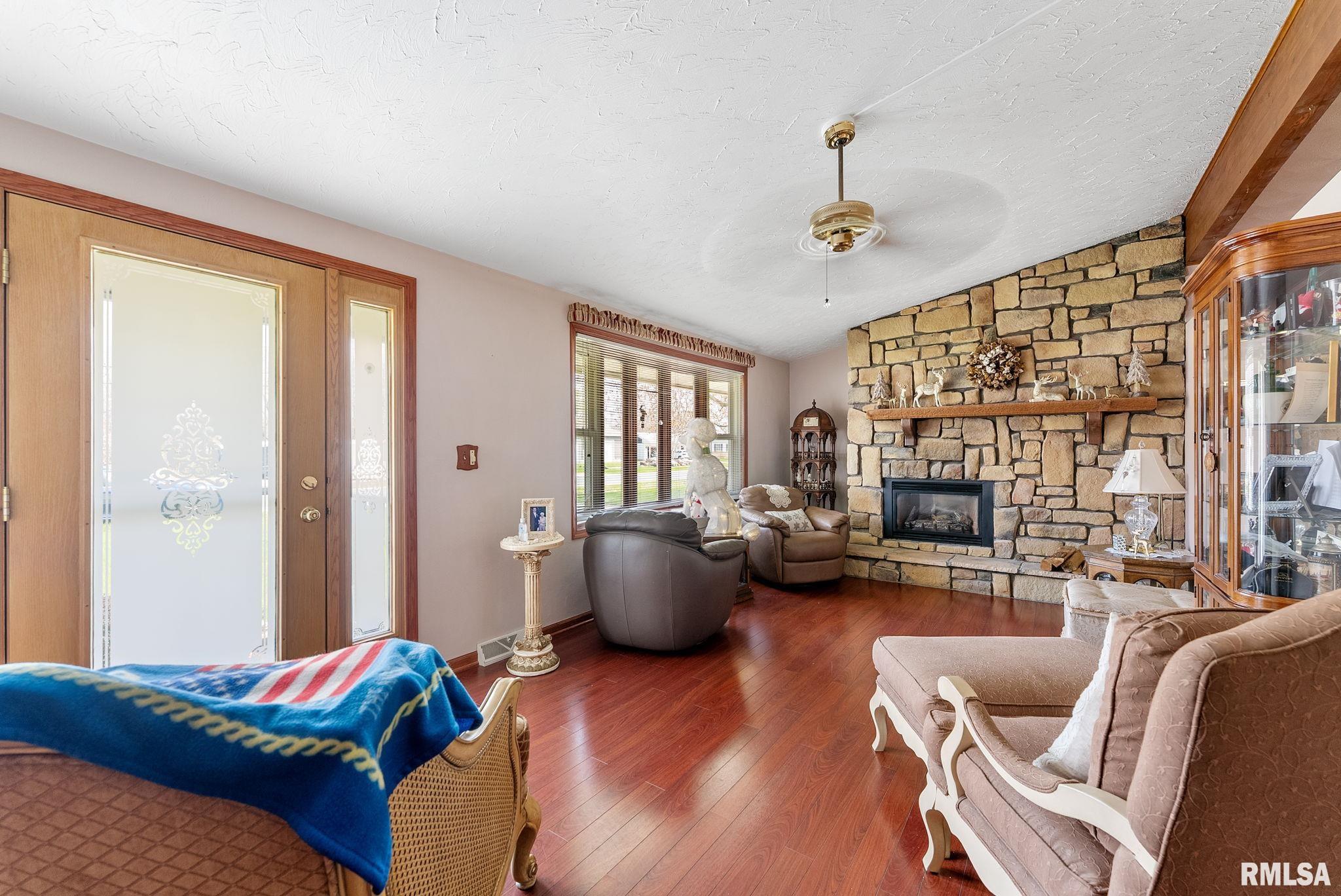 3802 Friendship Farm Road, East Moline, Illinois image 4