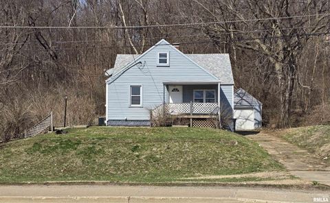 Homes For Sale - 1915 E Washington Street<br/> Tazewell County, East Peoria, IL 61611