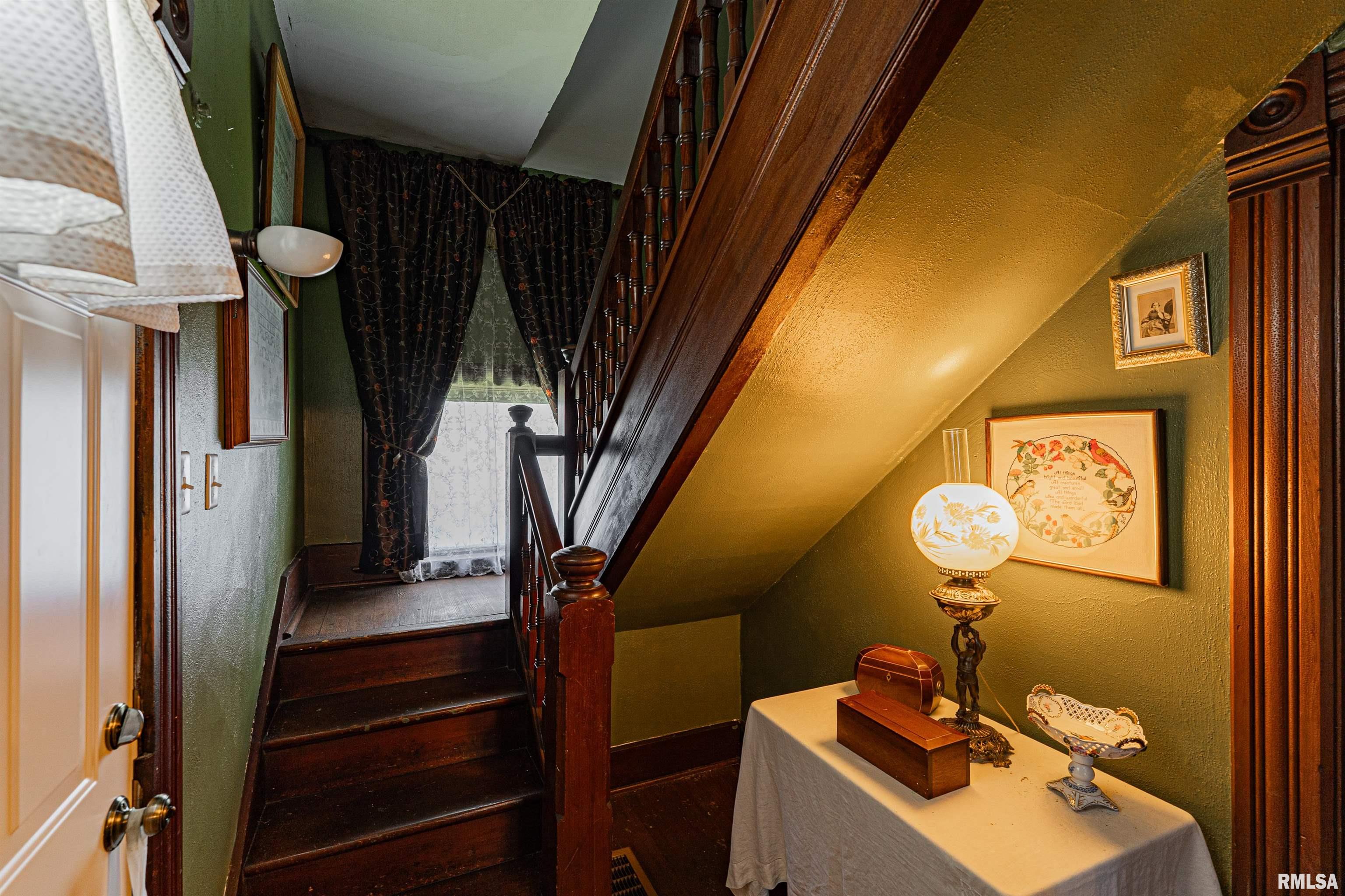 109 6th Street, Lincoln, Illinois image 3