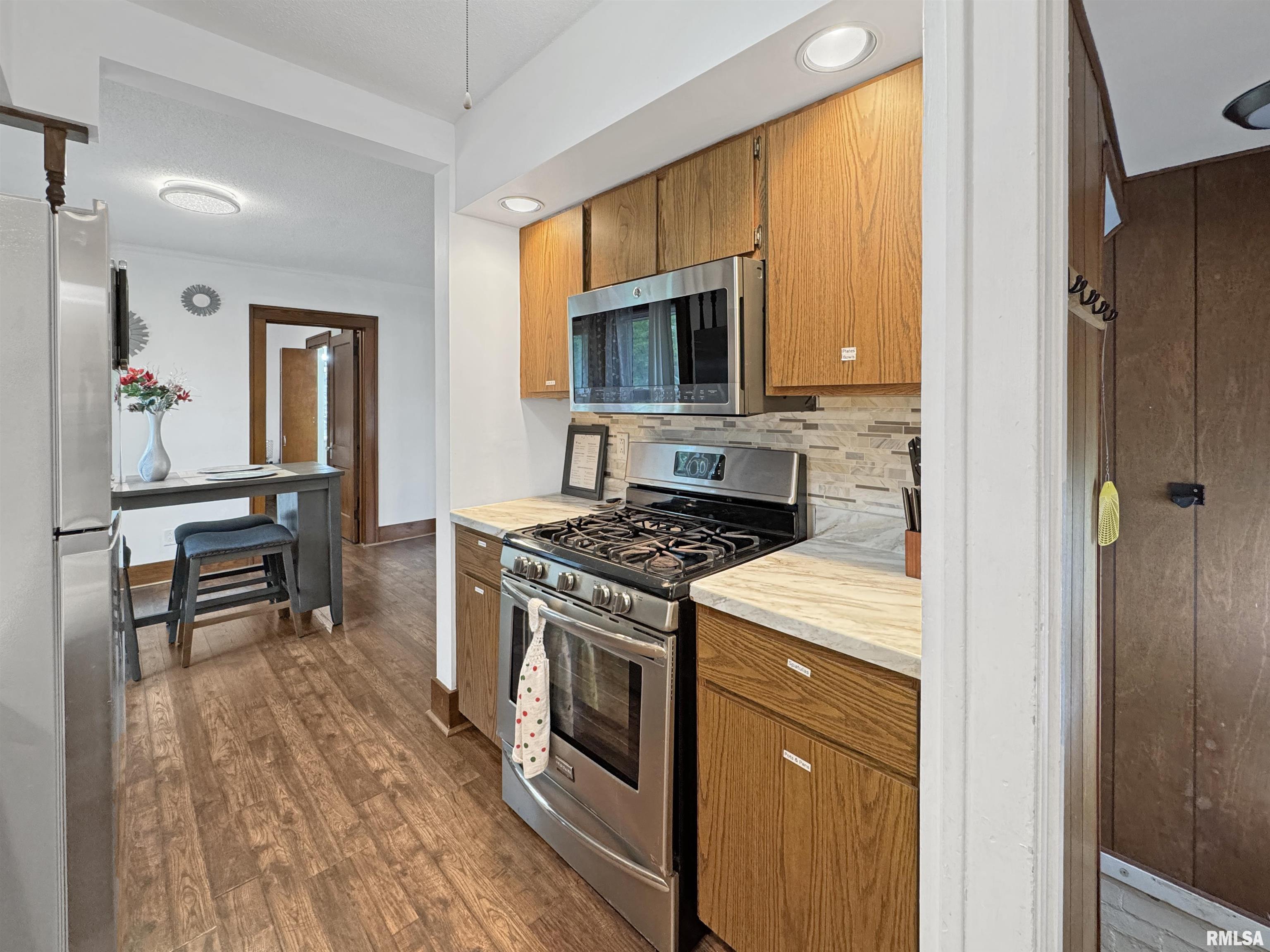 277 N Henderson Street, Galesburg, Illinois image 9