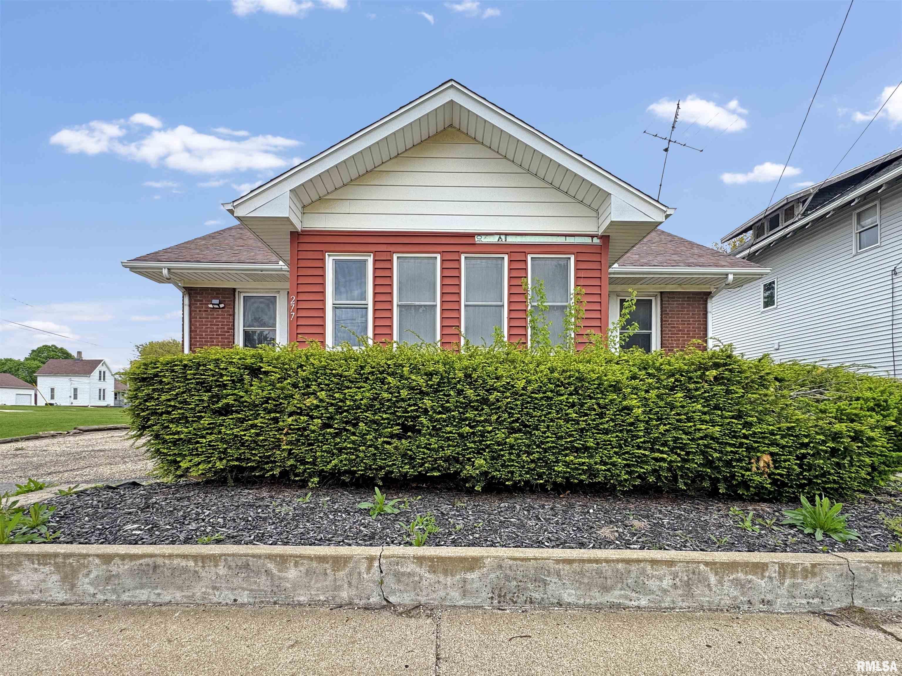 277 N Henderson Street, Galesburg, Illinois image 1