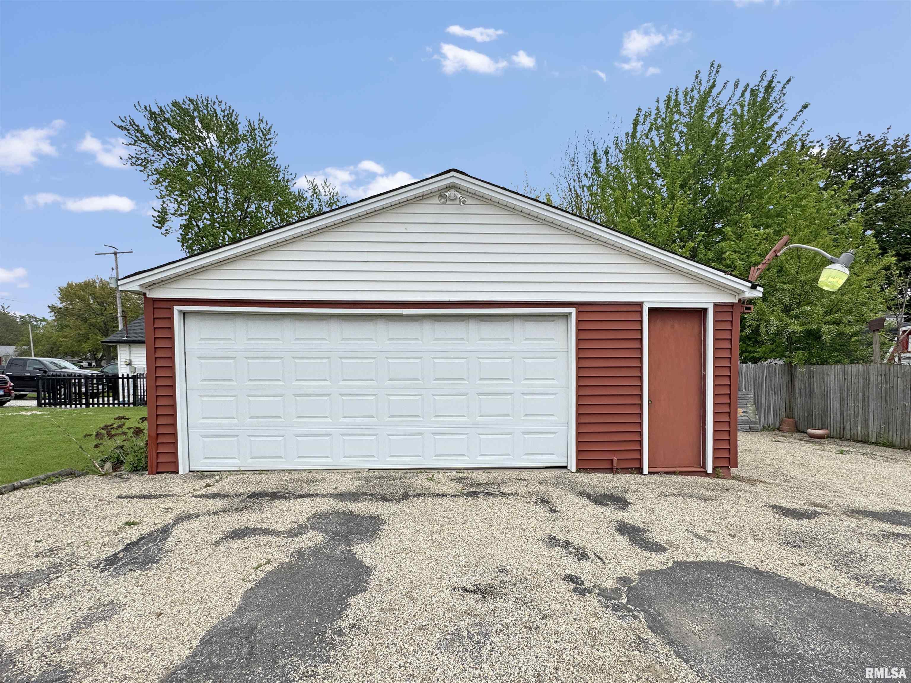 277 N Henderson Street, Galesburg, Illinois image 33