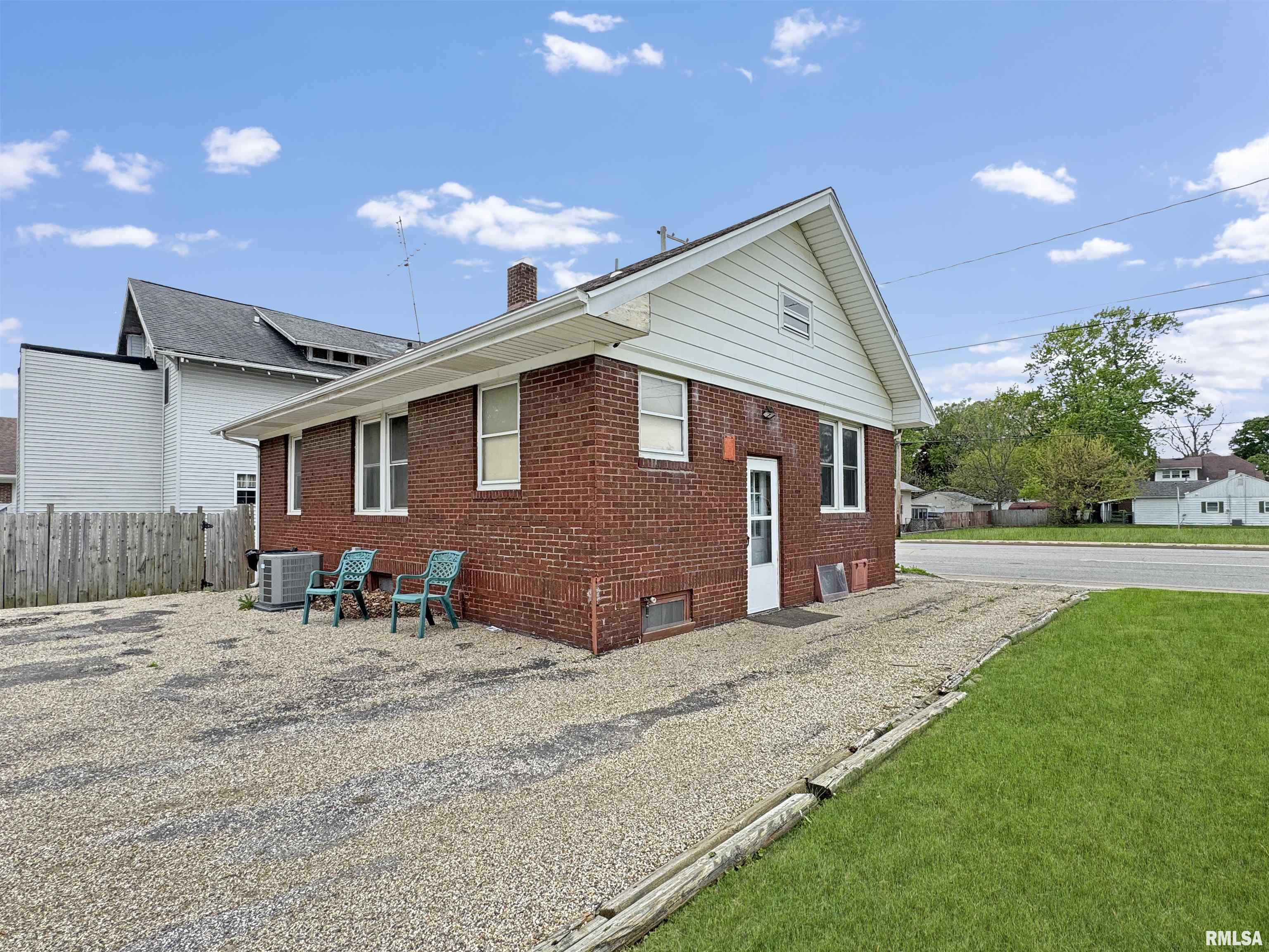 277 N Henderson Street, Galesburg, Illinois image 30