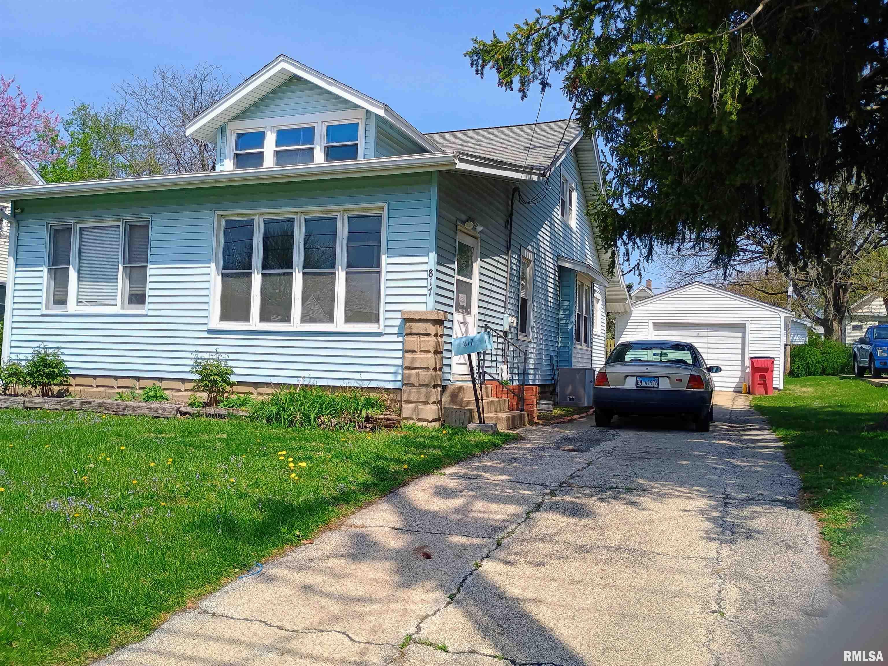817 E Lake Avenue, Peoria Heights, Illinois image 2