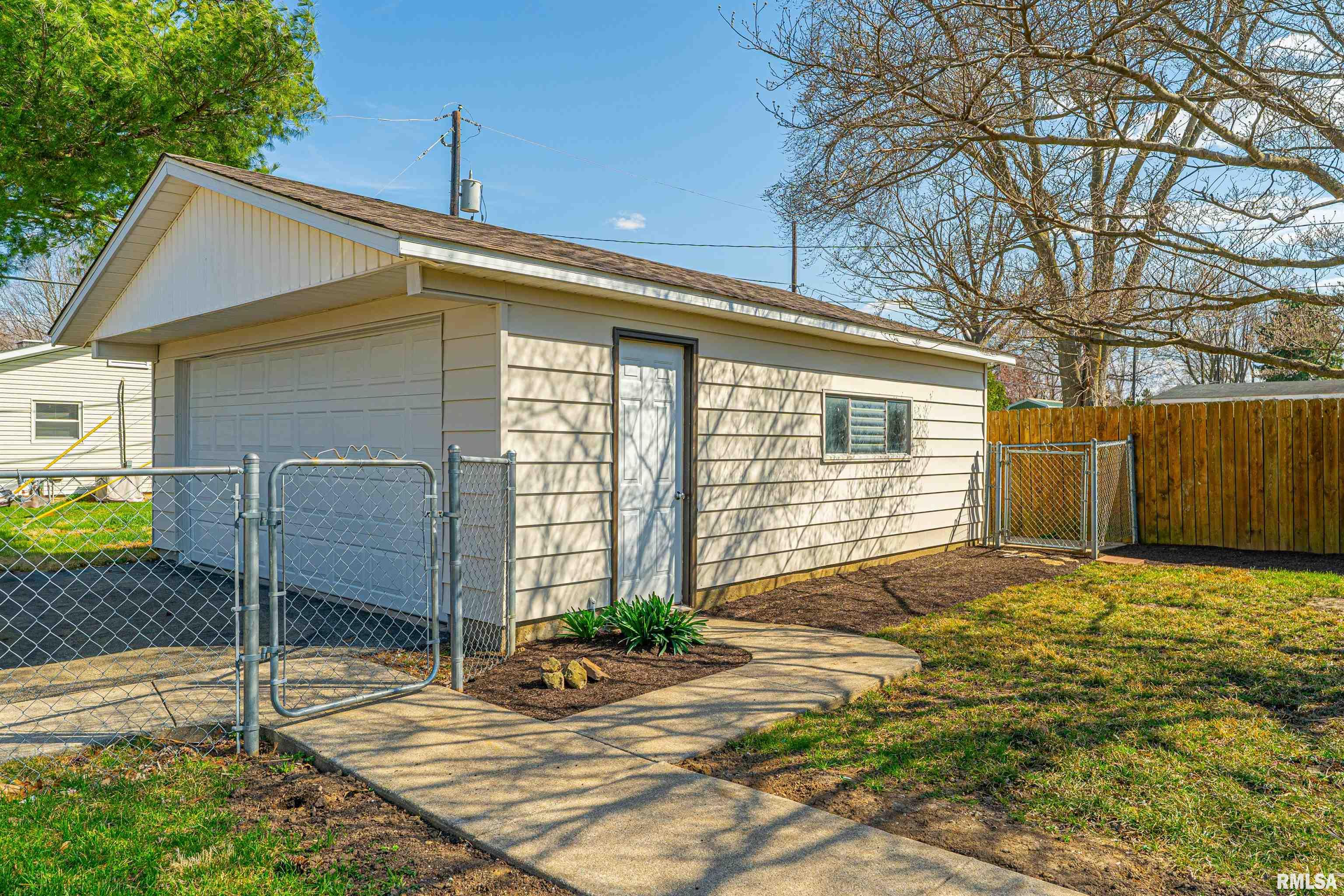 1038 N State Street, Lincoln, Illinois image 33