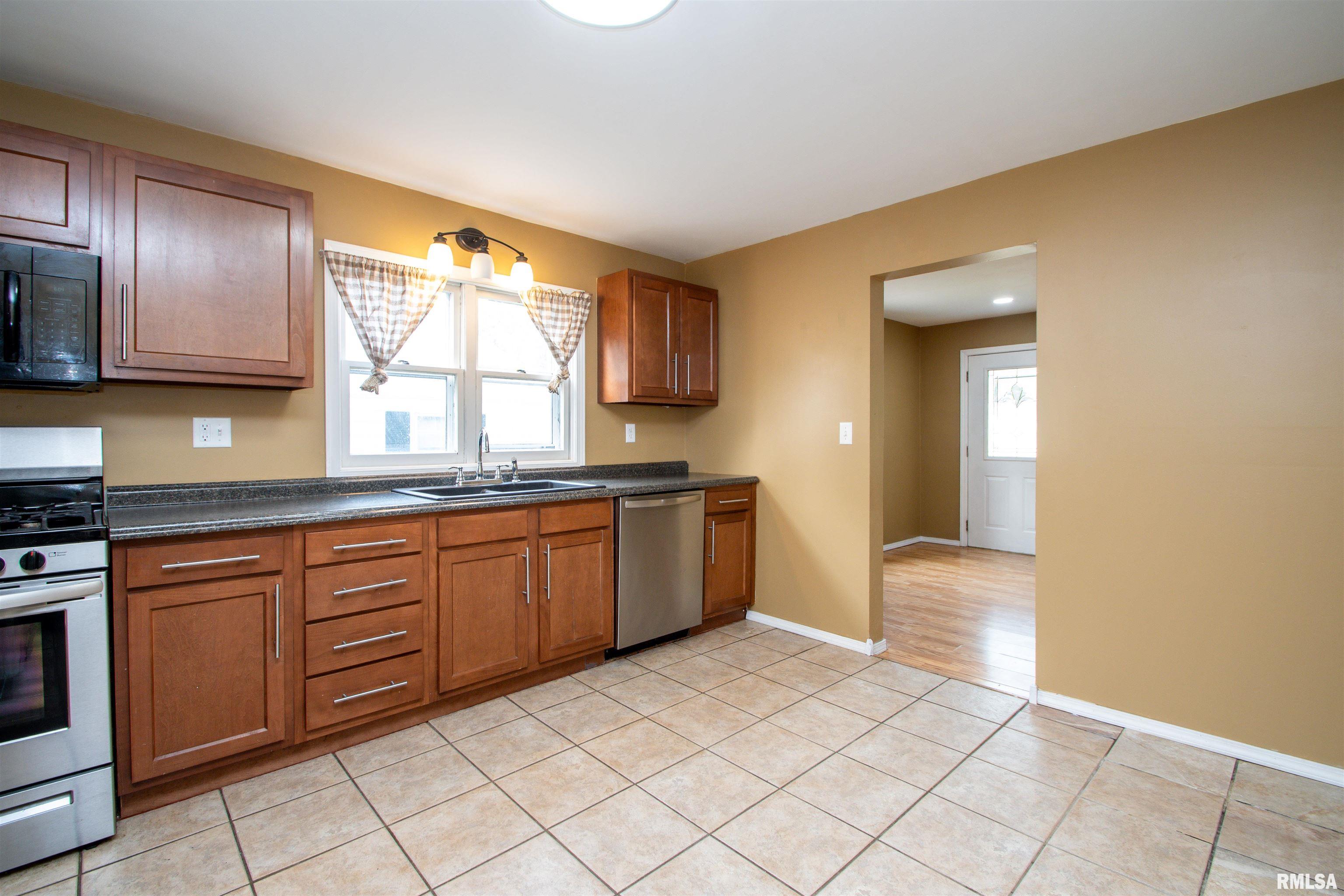 301 Edgewood Drive, Pekin, Illinois image 12