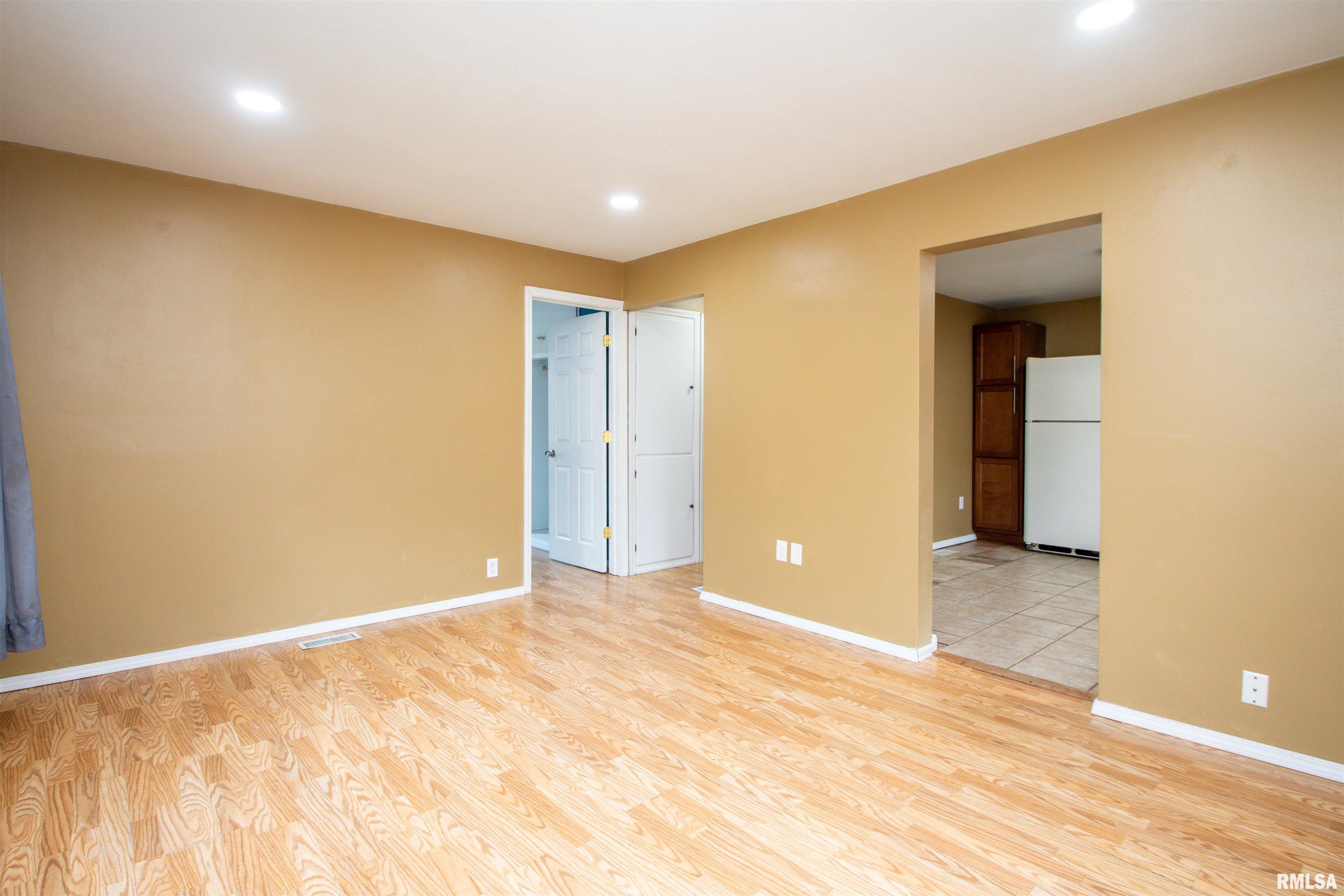 301 Edgewood Drive, Pekin, Illinois image 8