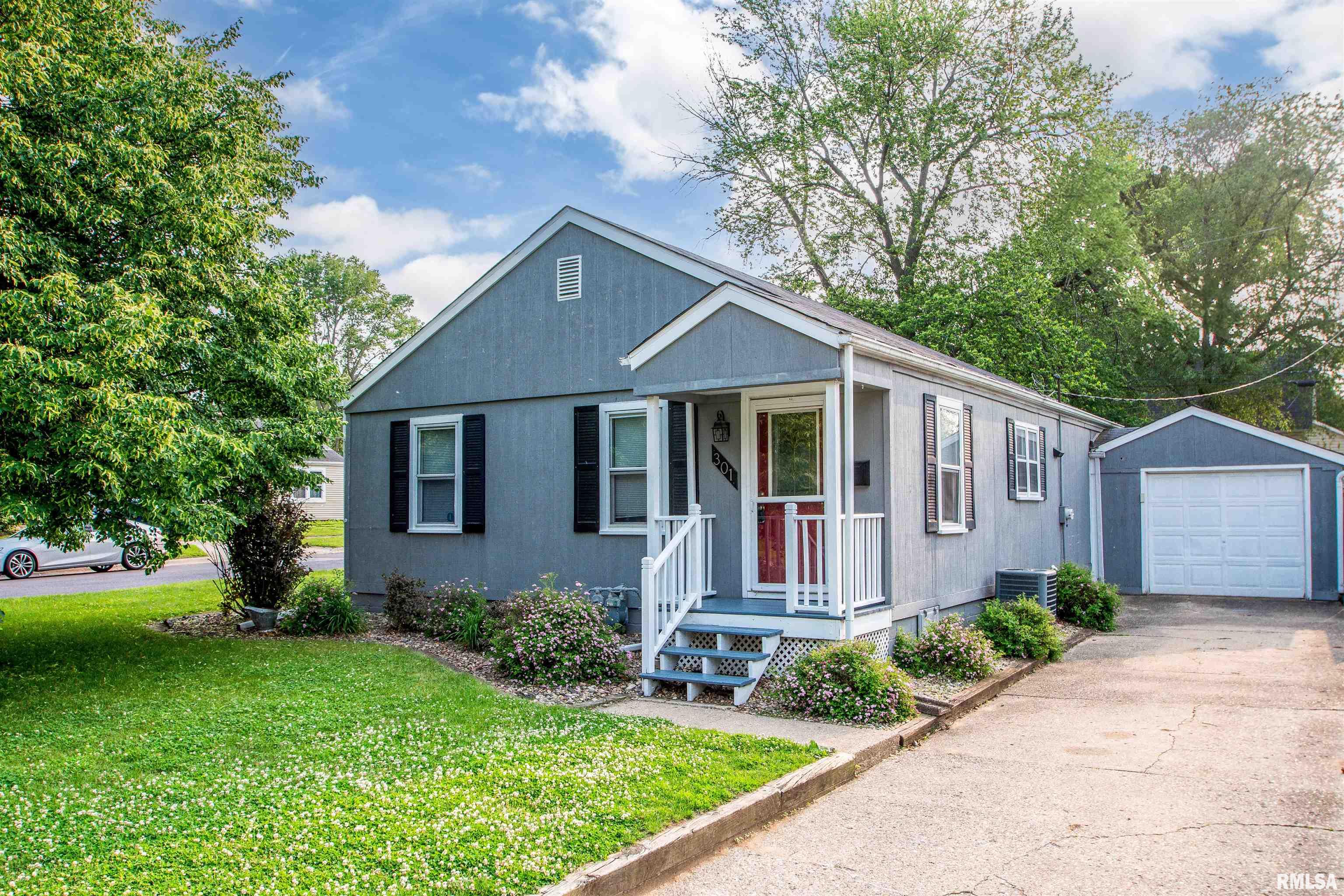 301 Edgewood Drive, Pekin, Illinois image 1