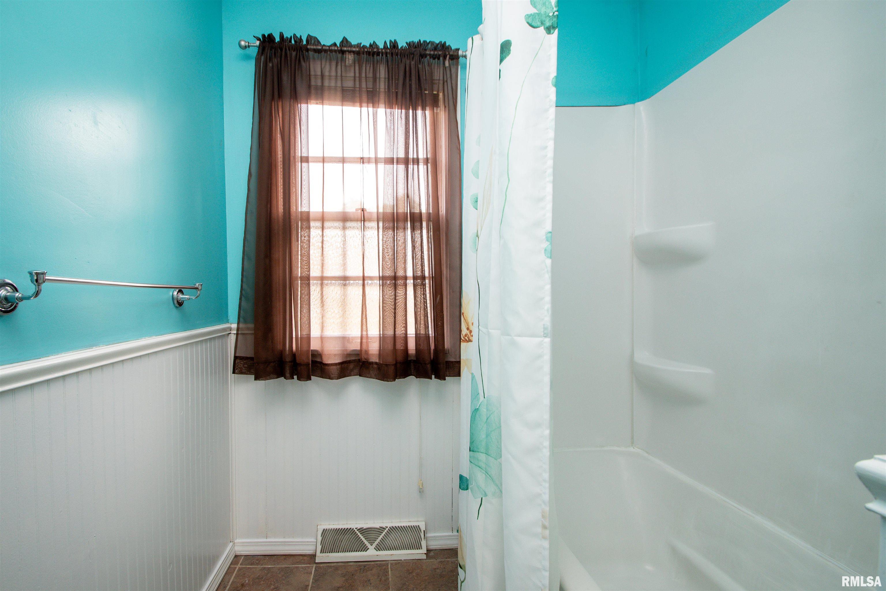 301 Edgewood Drive, Pekin, Illinois image 22