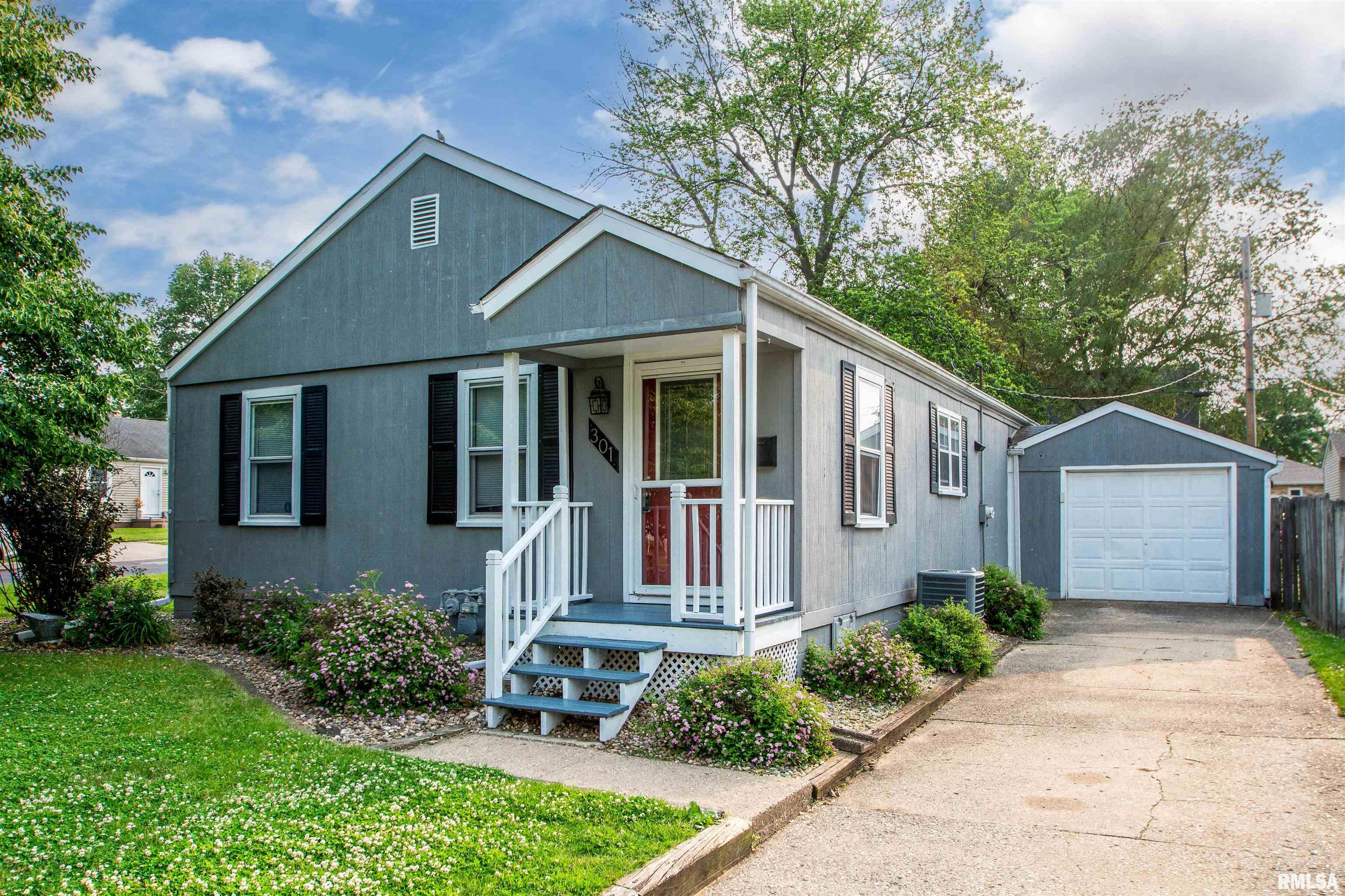 301 Edgewood Drive, Pekin, Illinois image 2