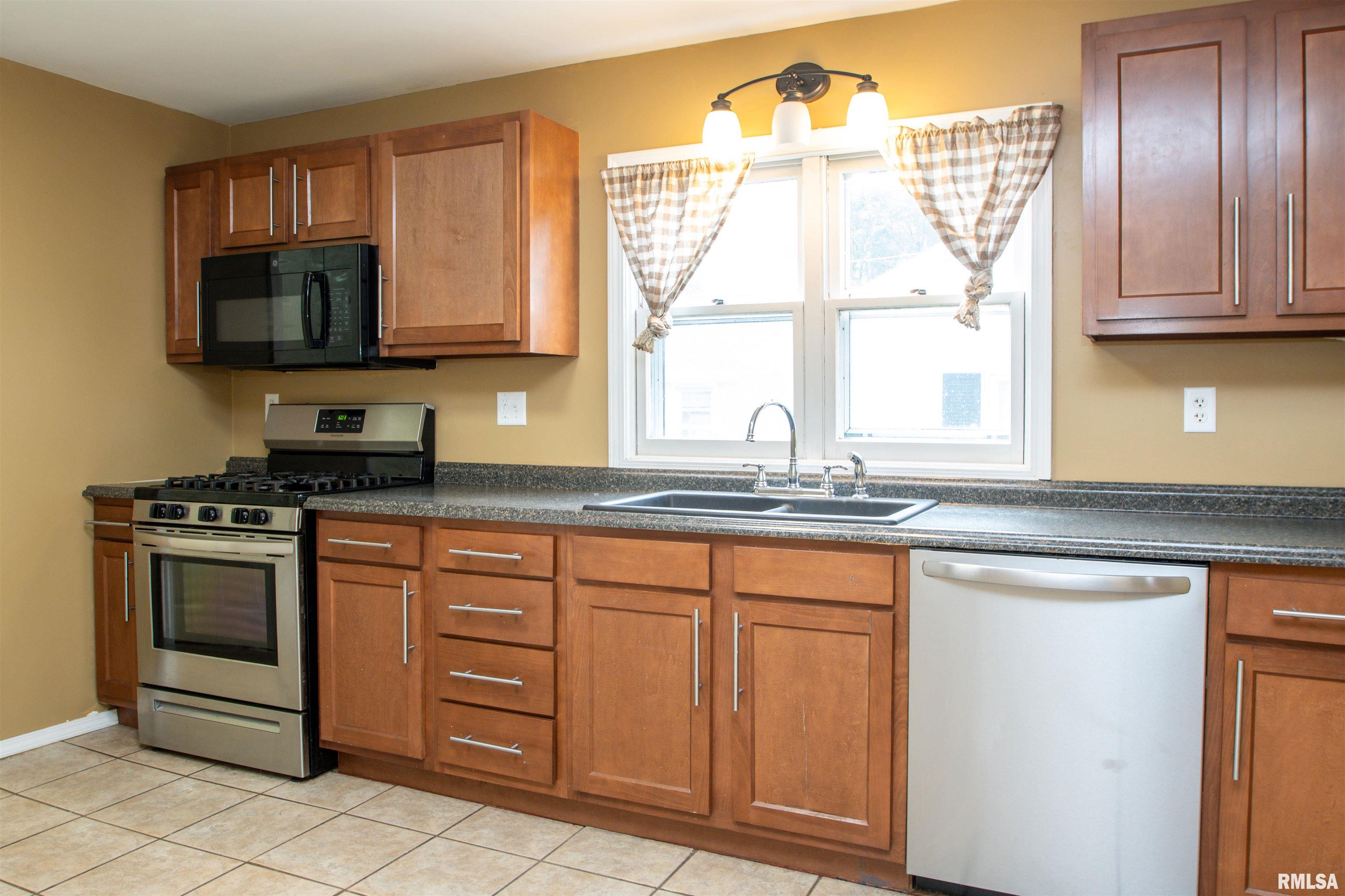301 Edgewood Drive, Pekin, Illinois image 11