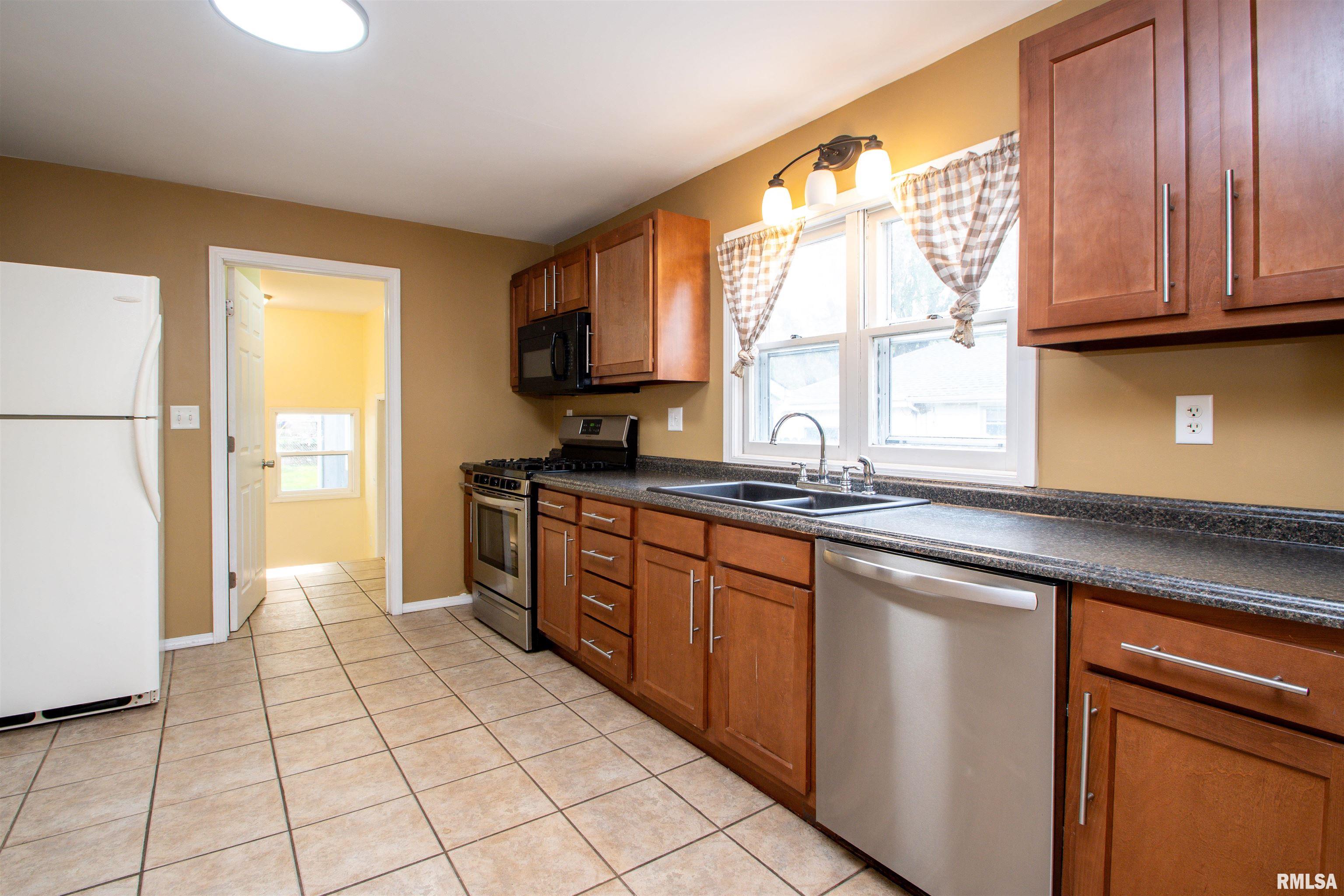 301 Edgewood Drive, Pekin, Illinois image 10