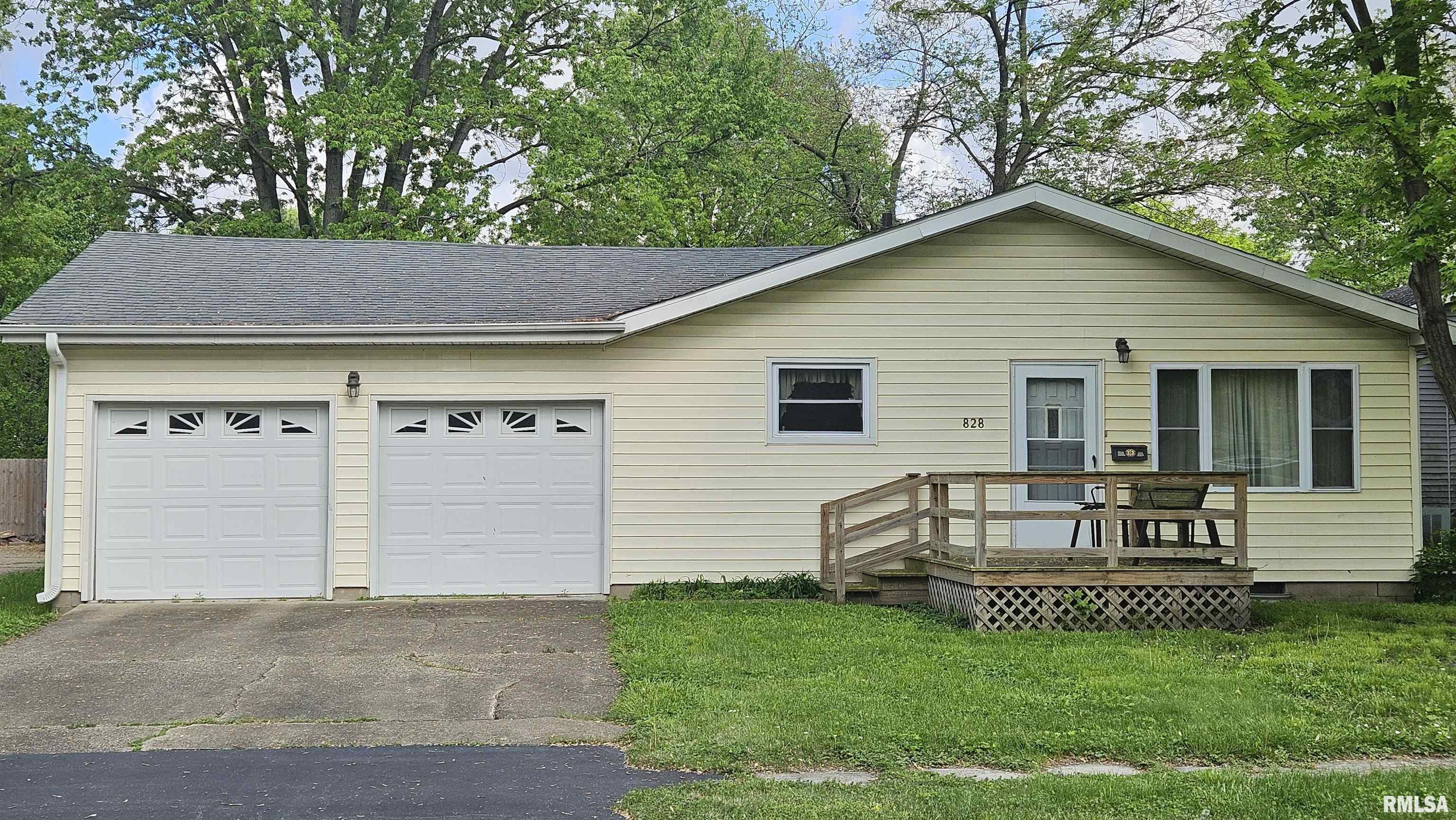 828 Goltra Avenue, Jacksonville, Illinois image 1