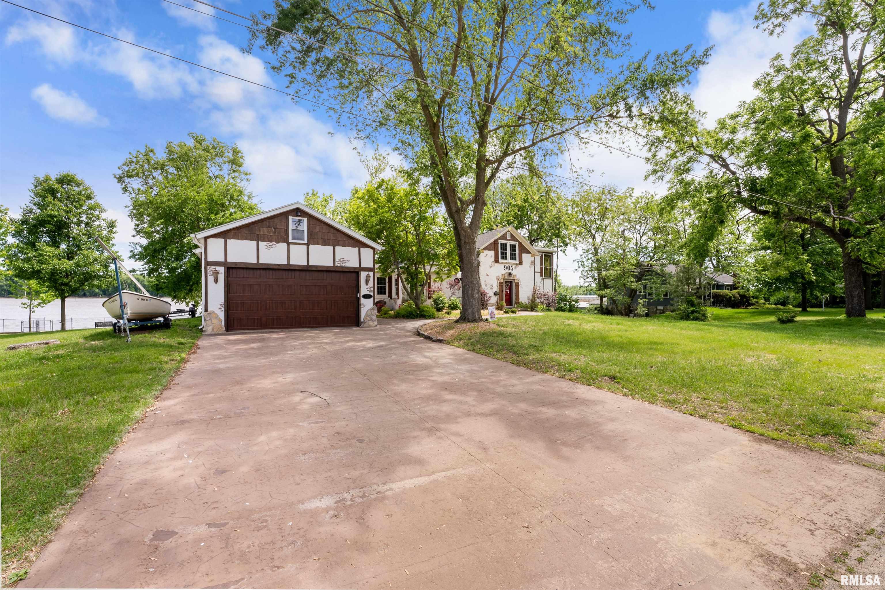 905 1st Street, Camanche, Iowa image 3