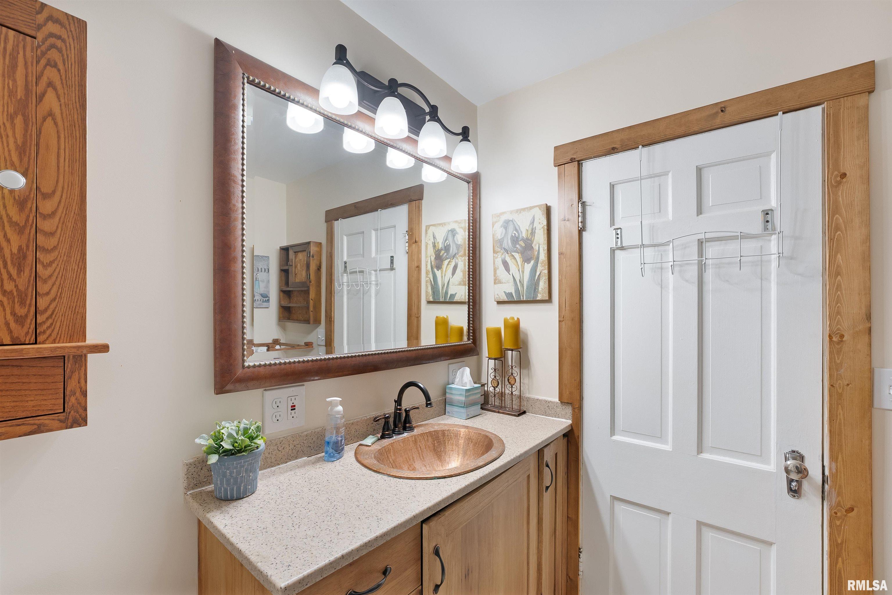 905 1st Street, Camanche, Iowa image 31