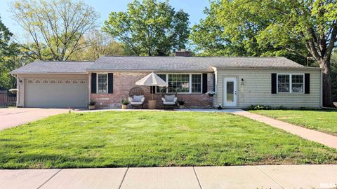 Photo of 804 HILLDALE Avenue, Washington, IL 61571 (MLS # PA1266039)