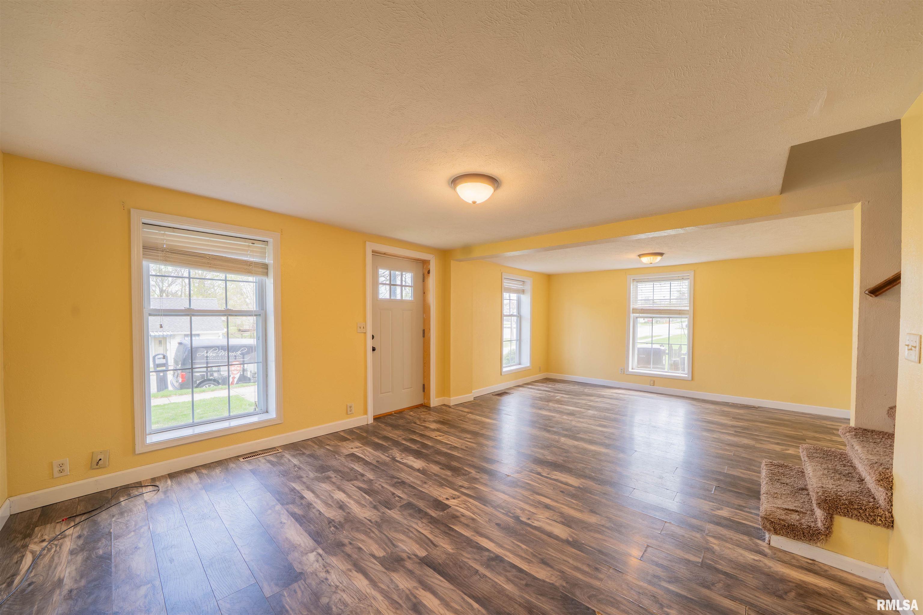 321 N 3rd Street, Hanna City, Illinois image 5
