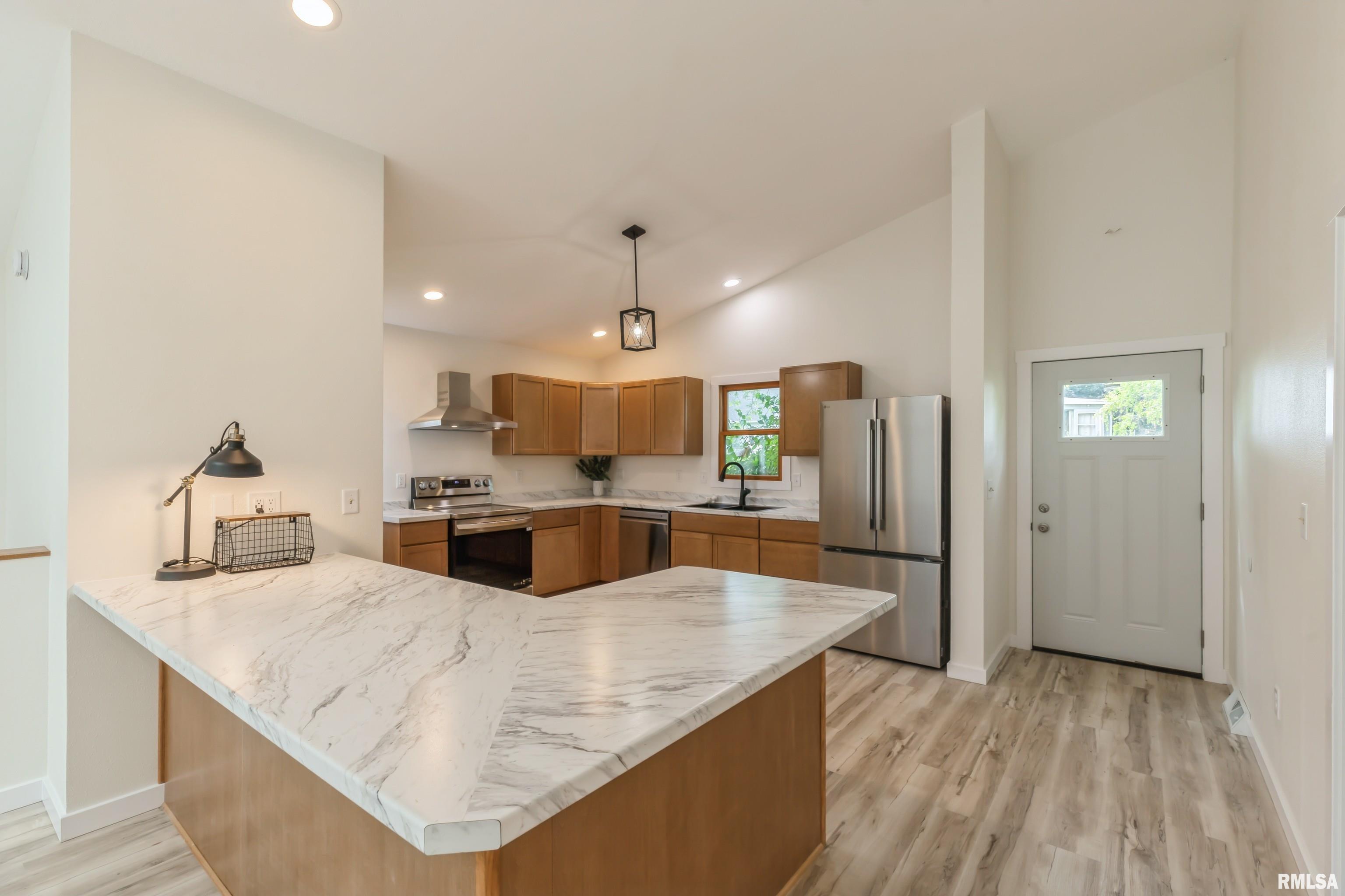 3123 N 2nd Street, Clinton, Iowa image 3