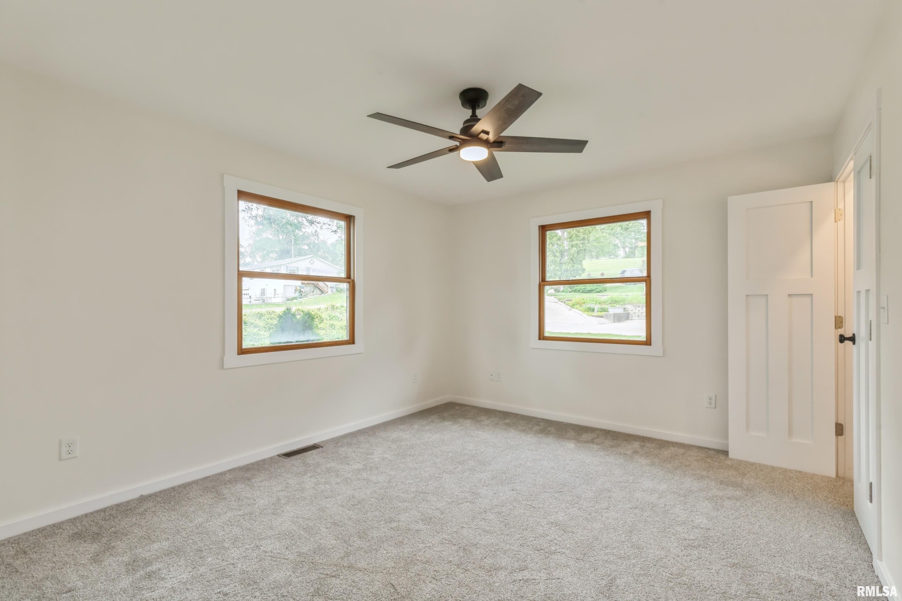 3123 N 2nd Street, Clinton, Iowa image 11