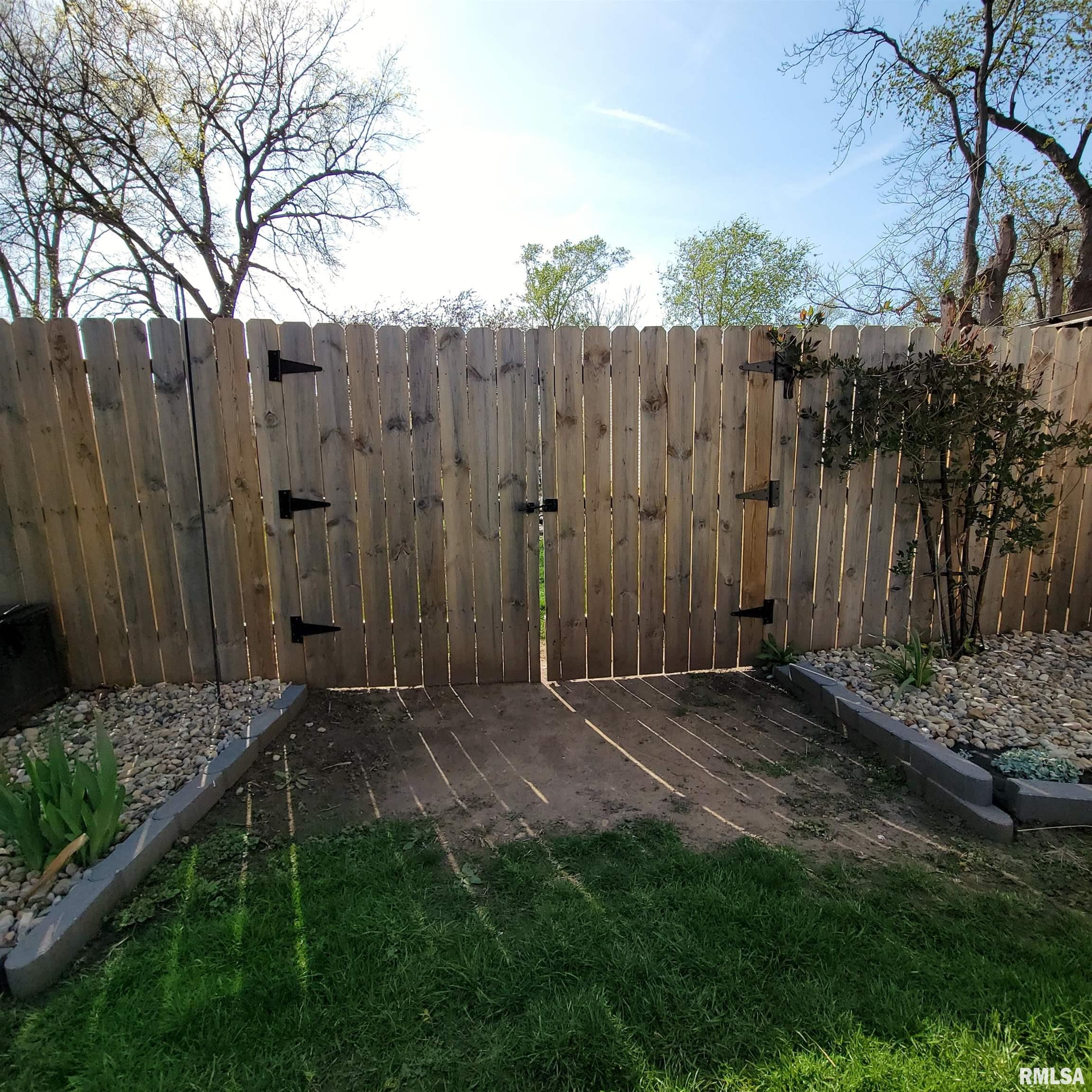 1221 S 3rd Street, Pekin, Illinois image 35