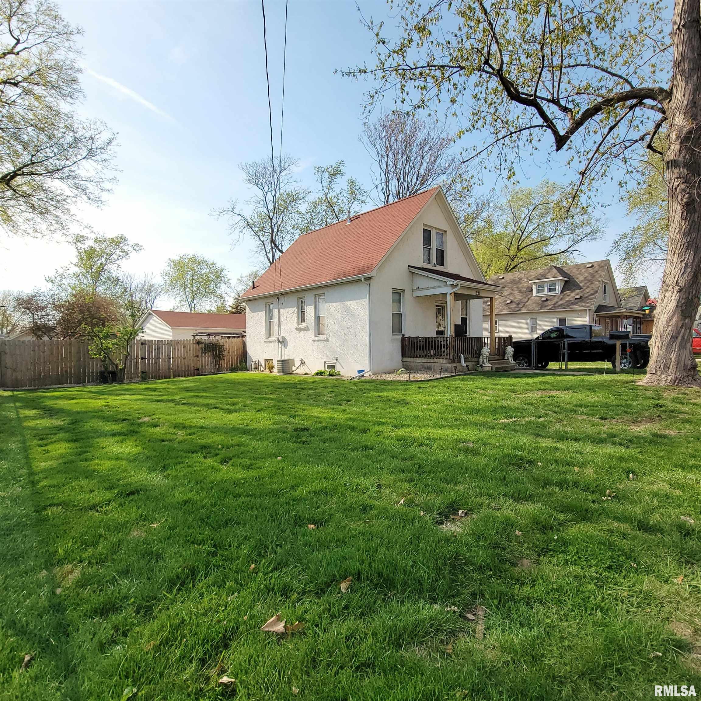 1221 S 3rd Street, Pekin, Illinois image 1