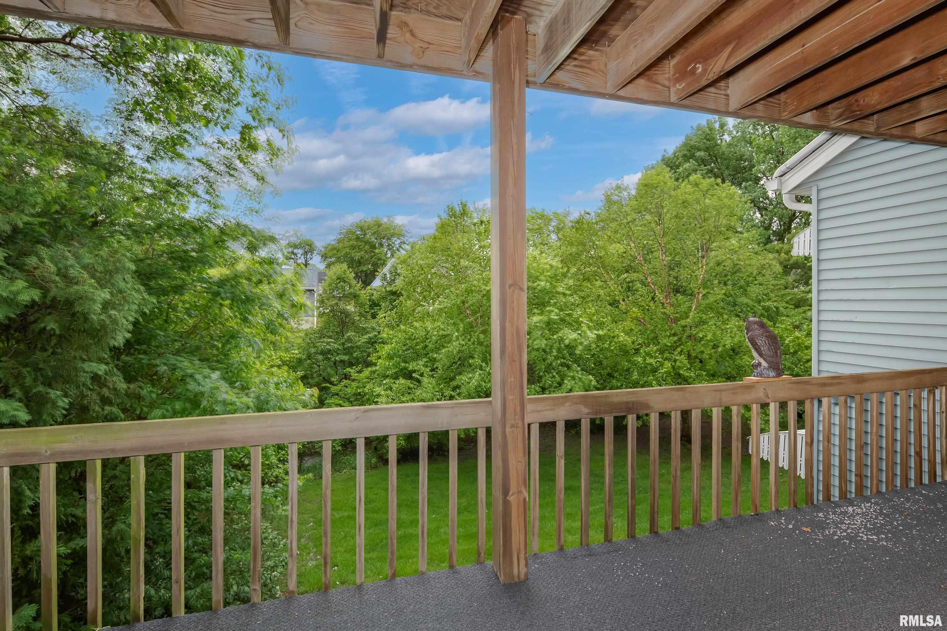 4675 Kynnelworth Drive #301, Bettendorf, Iowa image 2