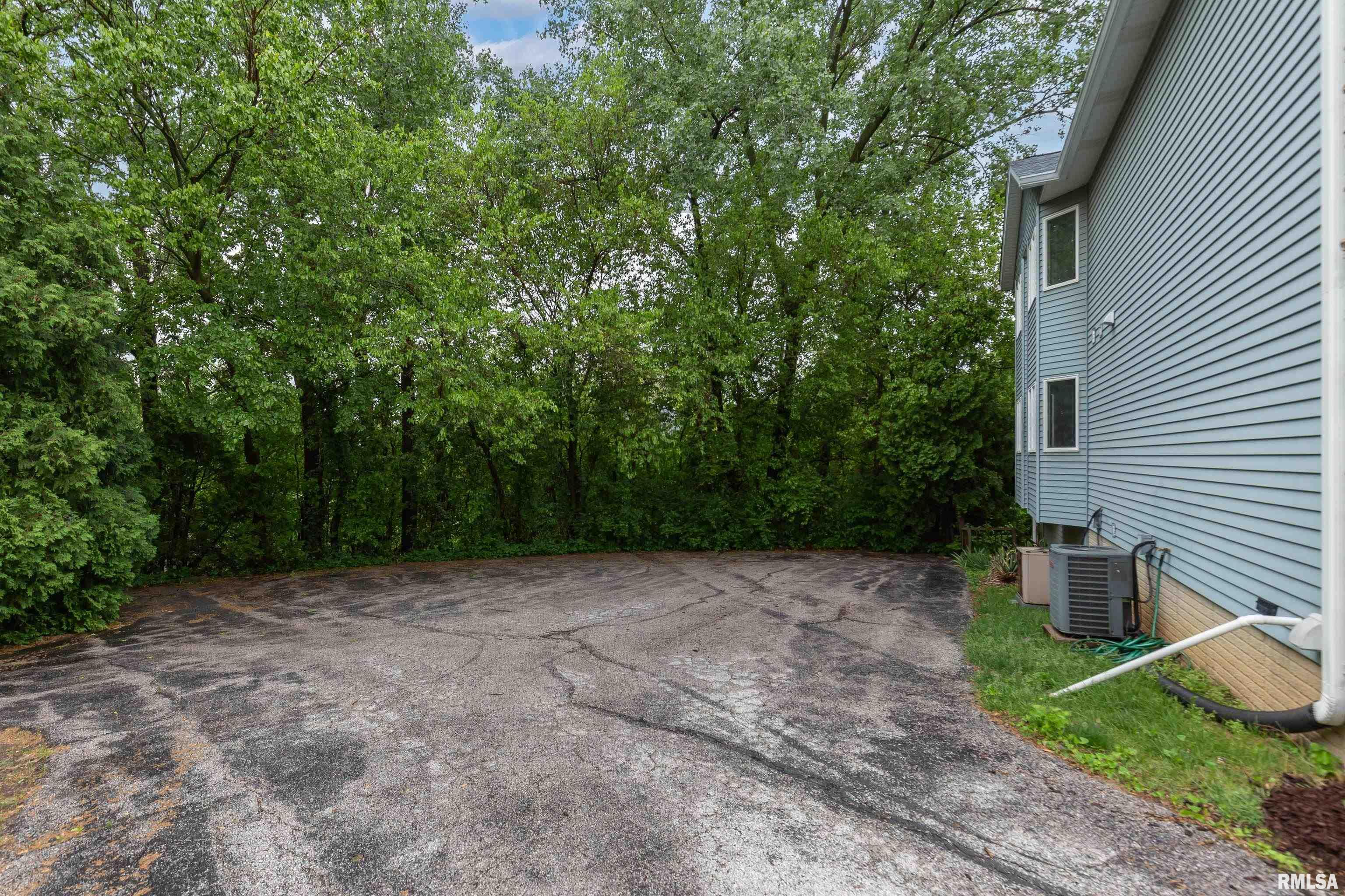 4675 Kynnelworth Drive #301, Bettendorf, Iowa image 7