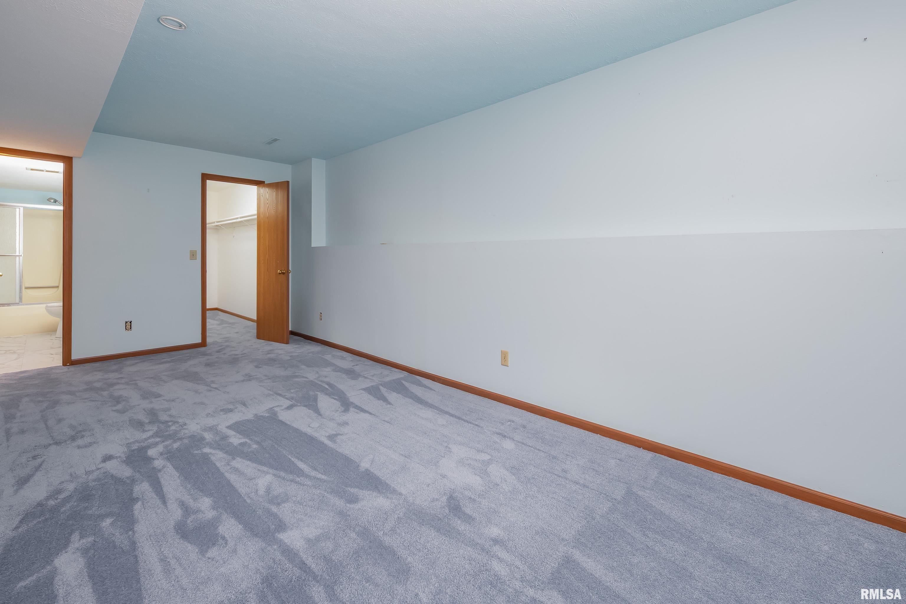 4675 Kynnelworth Drive #301, Bettendorf, Iowa image 30