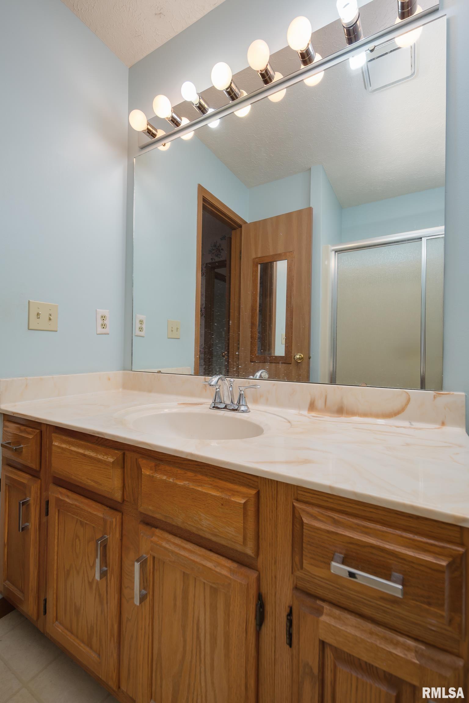 4675 Kynnelworth Drive #301, Bettendorf, Iowa image 24