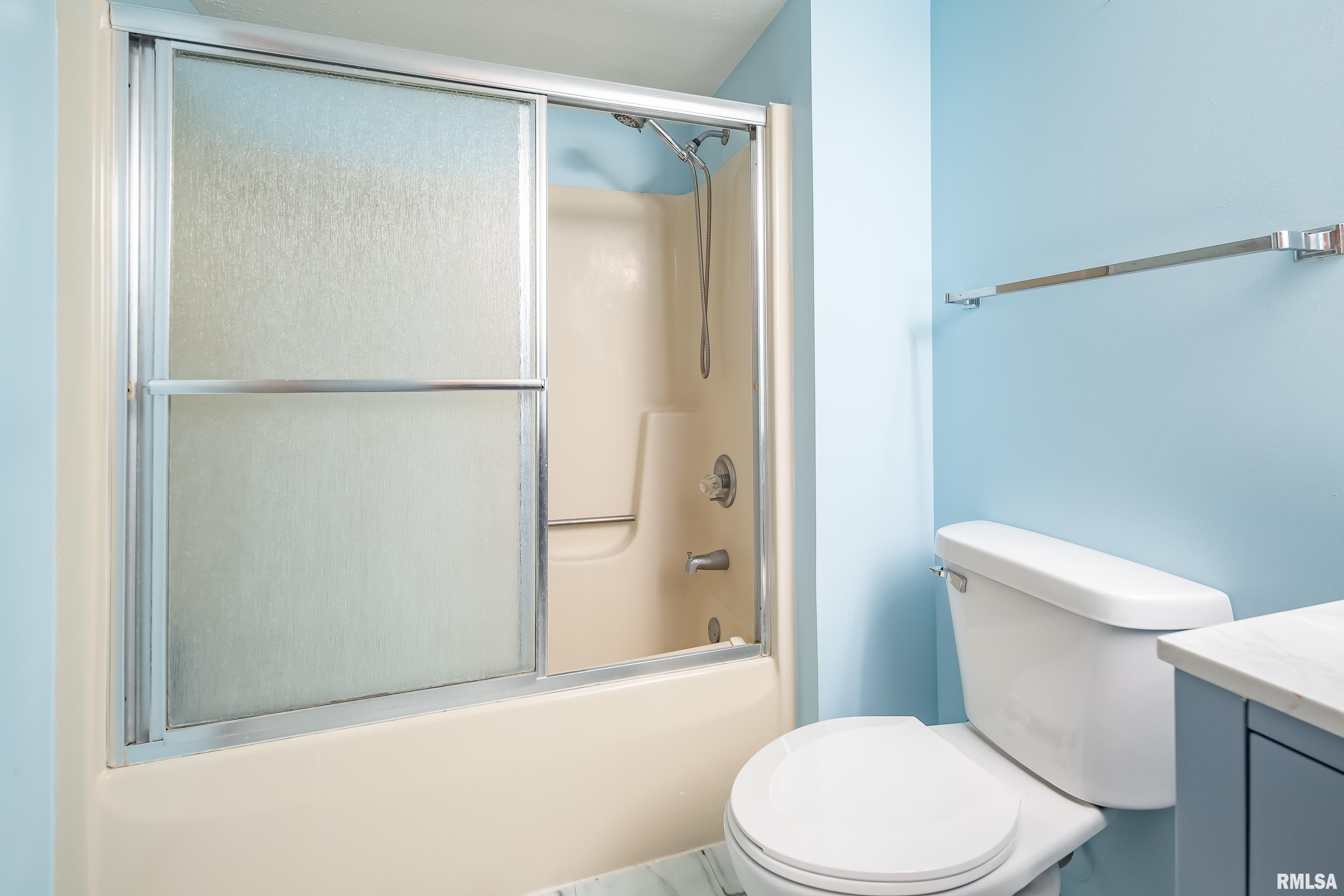 4675 Kynnelworth Drive #301, Bettendorf, Iowa image 32