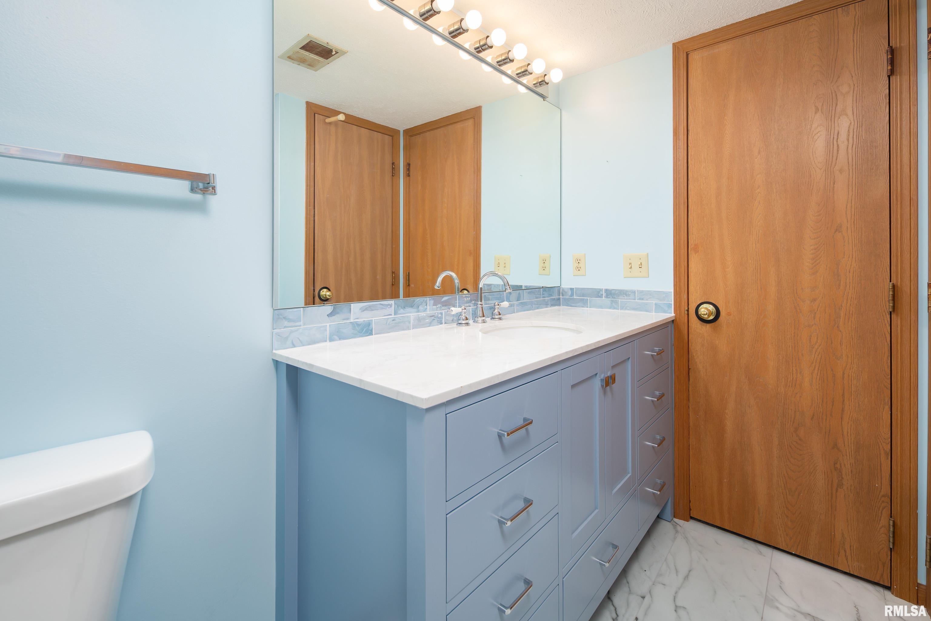 4675 Kynnelworth Drive #301, Bettendorf, Iowa image 31