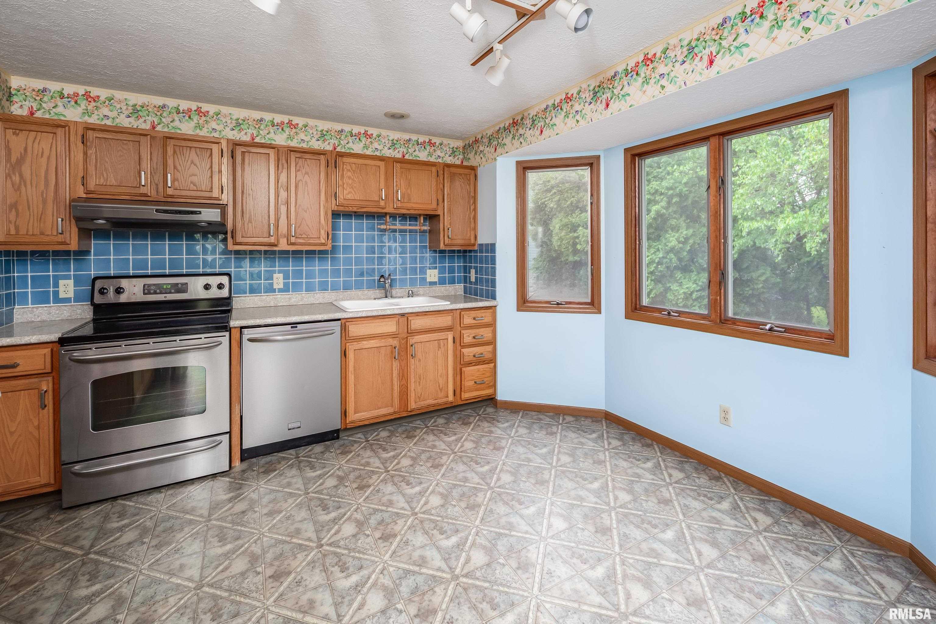4675 Kynnelworth Drive #301, Bettendorf, Iowa image 4