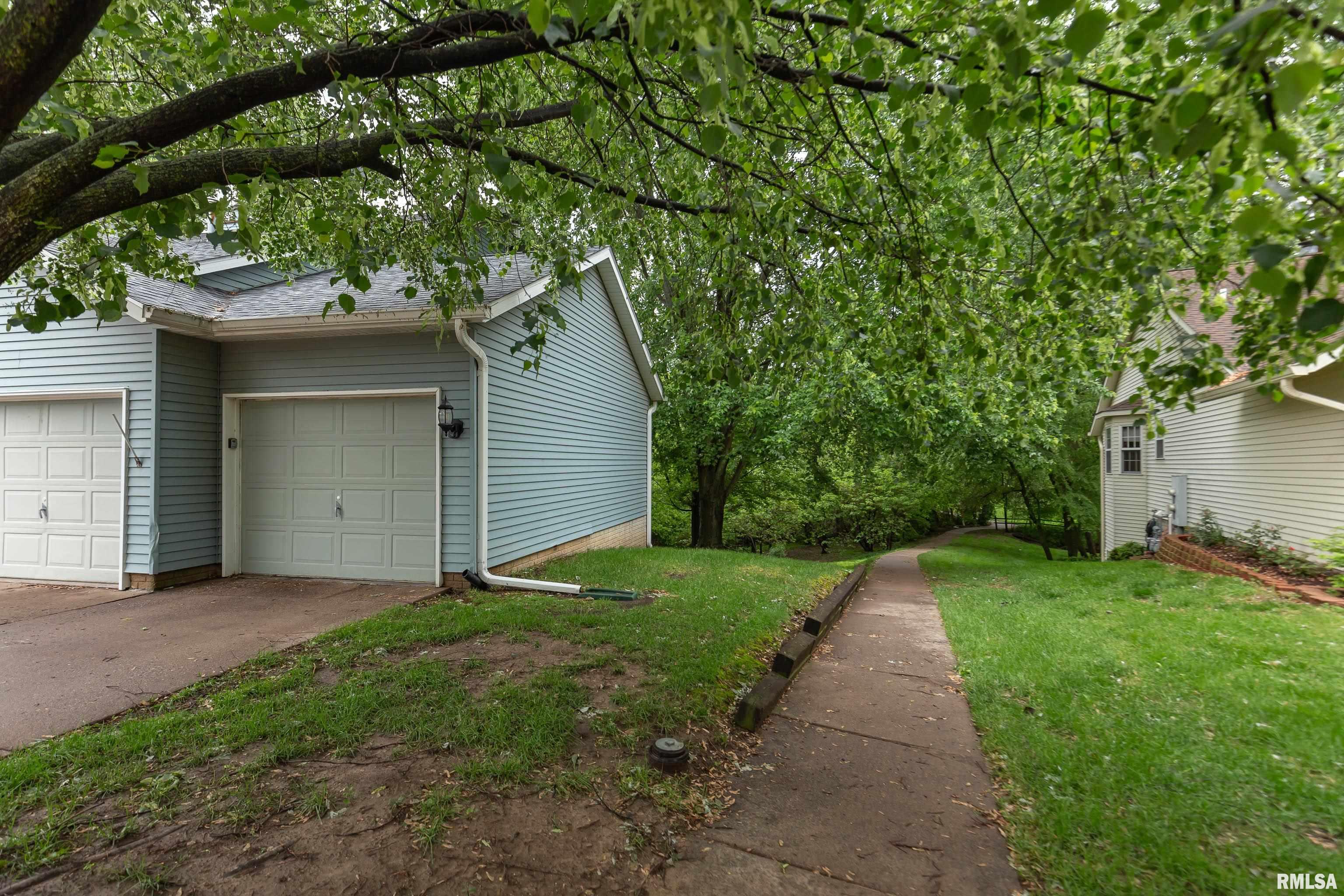 4675 Kynnelworth Drive #301, Bettendorf, Iowa image 9