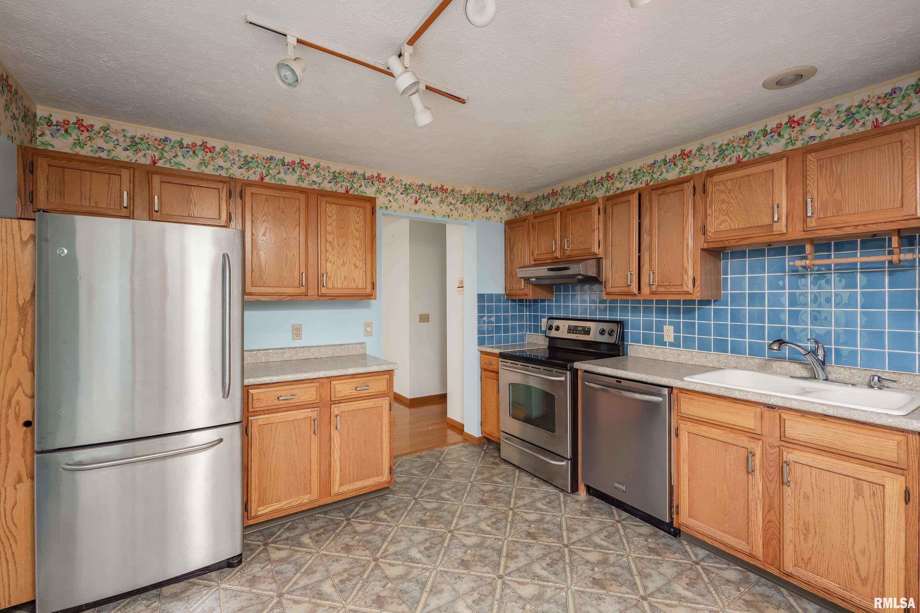4675 Kynnelworth Drive #301, Bettendorf, Iowa image 3