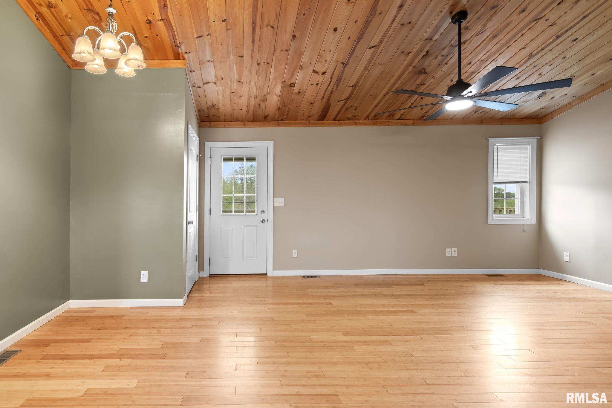 422 E 750 N Road, Morrisonville, Illinois image 10