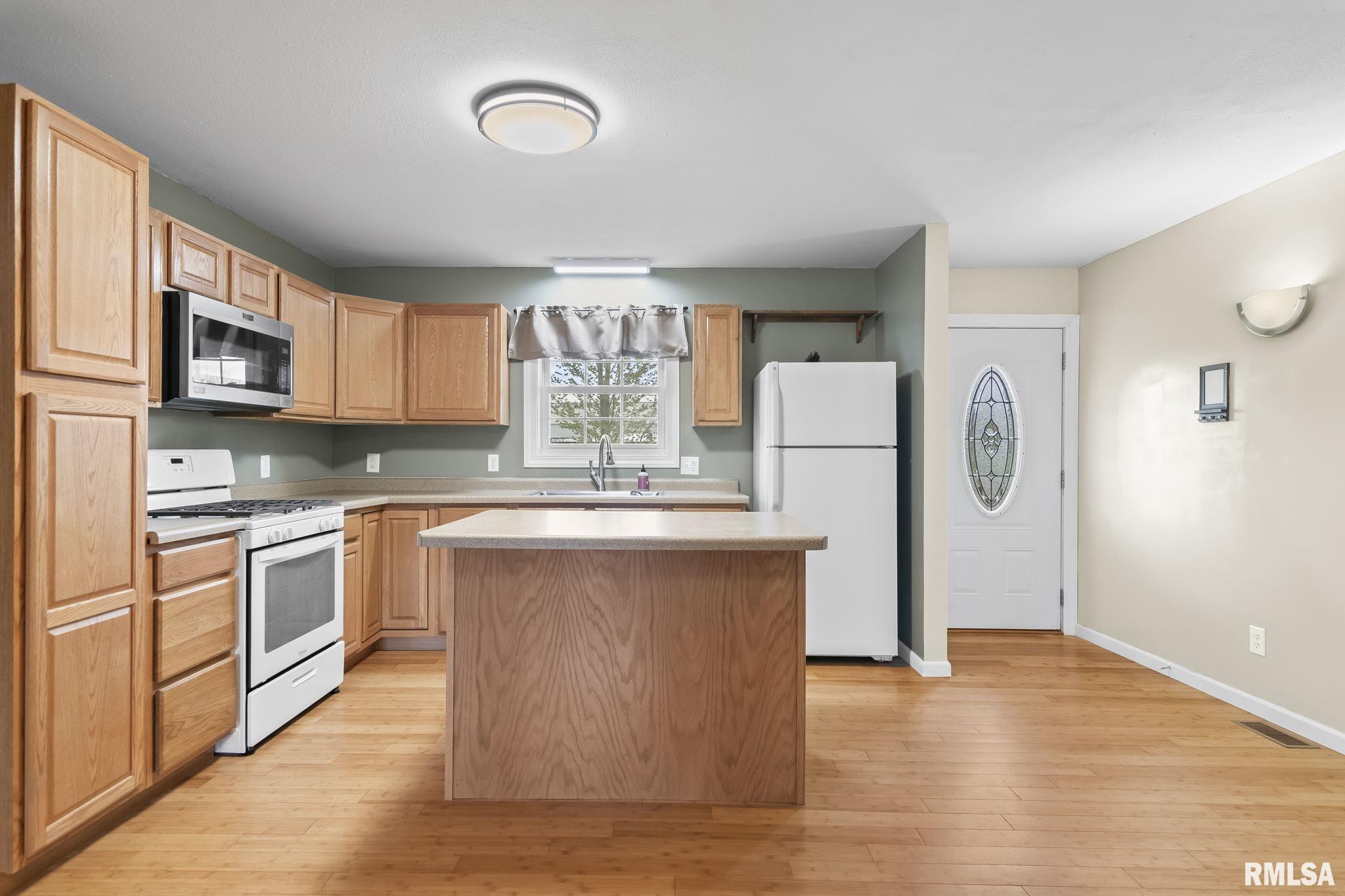 422 E 750 N Road, Morrisonville, Illinois image 16