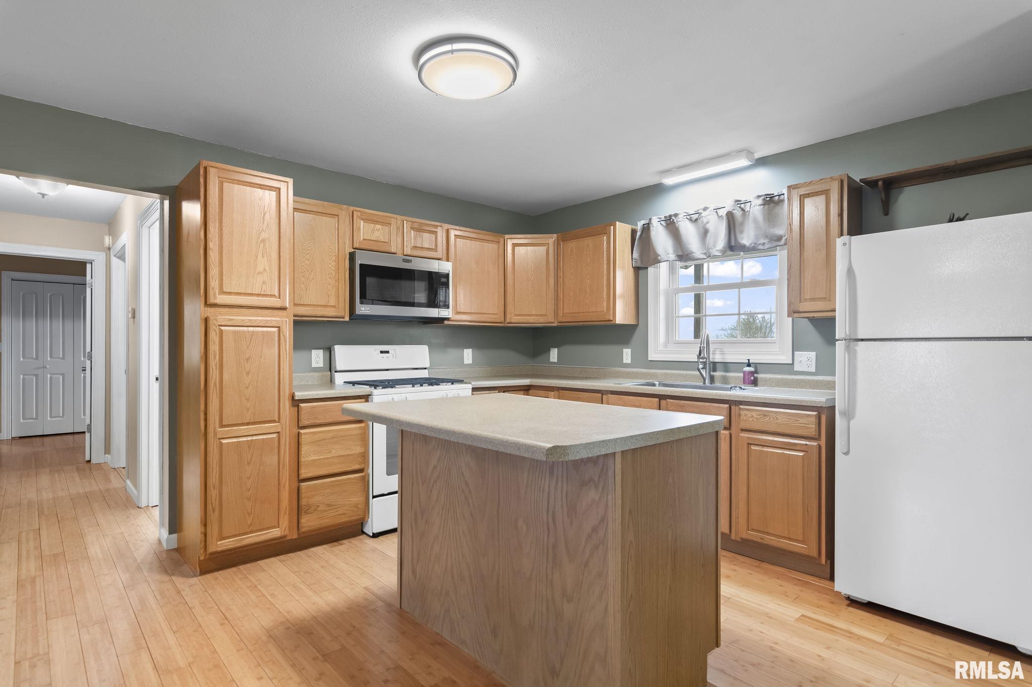 422 E 750 N Road, Morrisonville, Illinois image 17