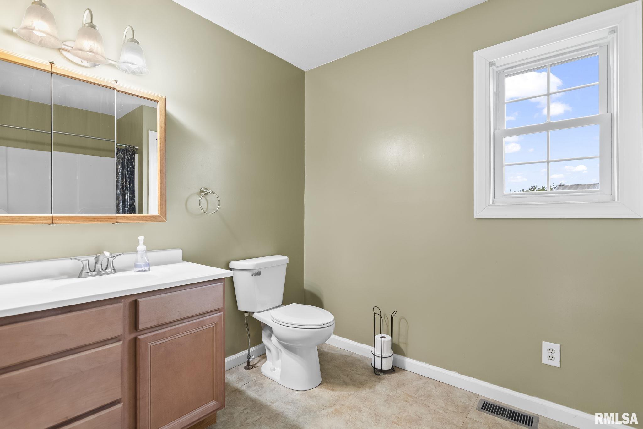 422 E 750 N Road, Morrisonville, Illinois image 21