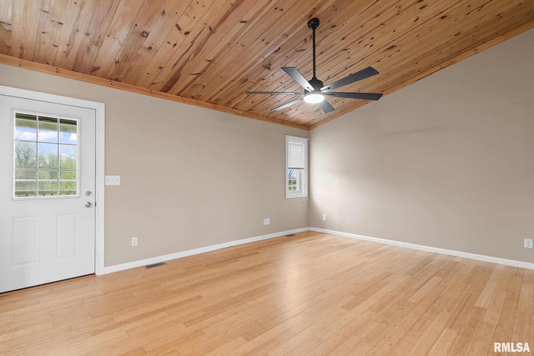 422 E 750 N Road, Morrisonville, Illinois image 13