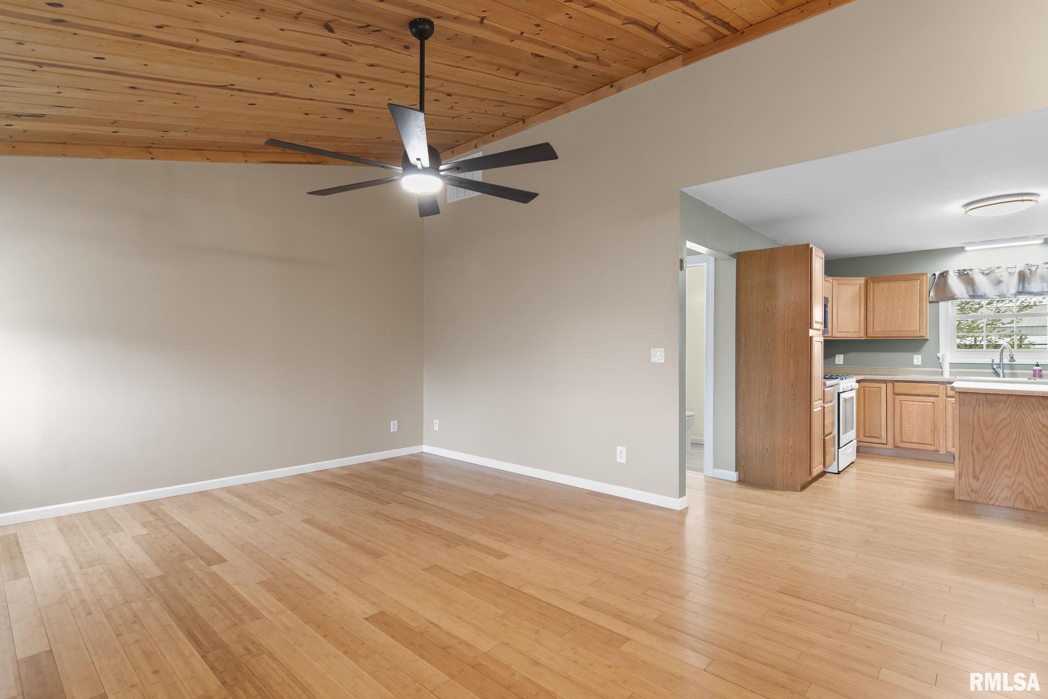422 E 750 N Road, Morrisonville, Illinois image 9