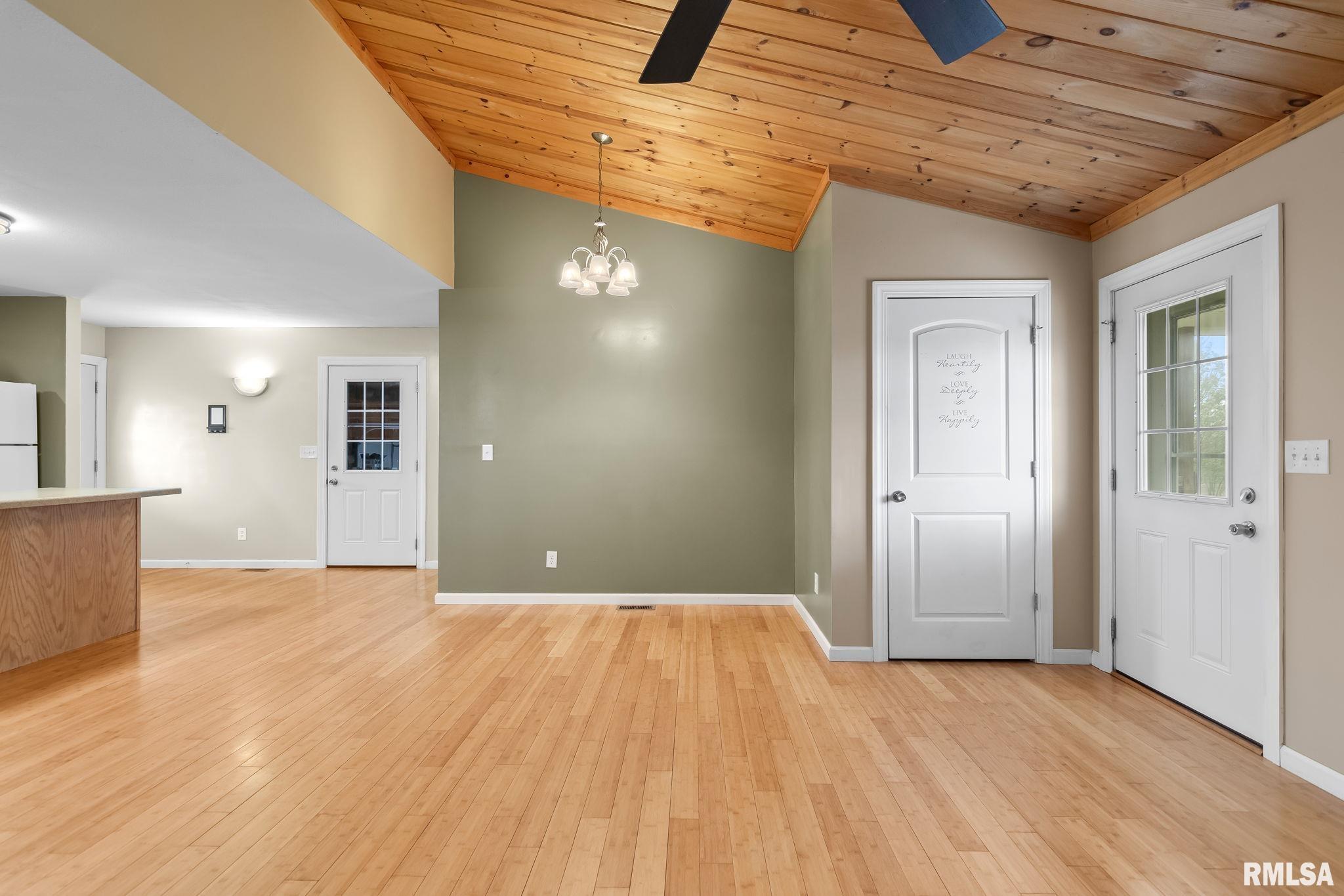 422 E 750 N Road, Morrisonville, Illinois image 8