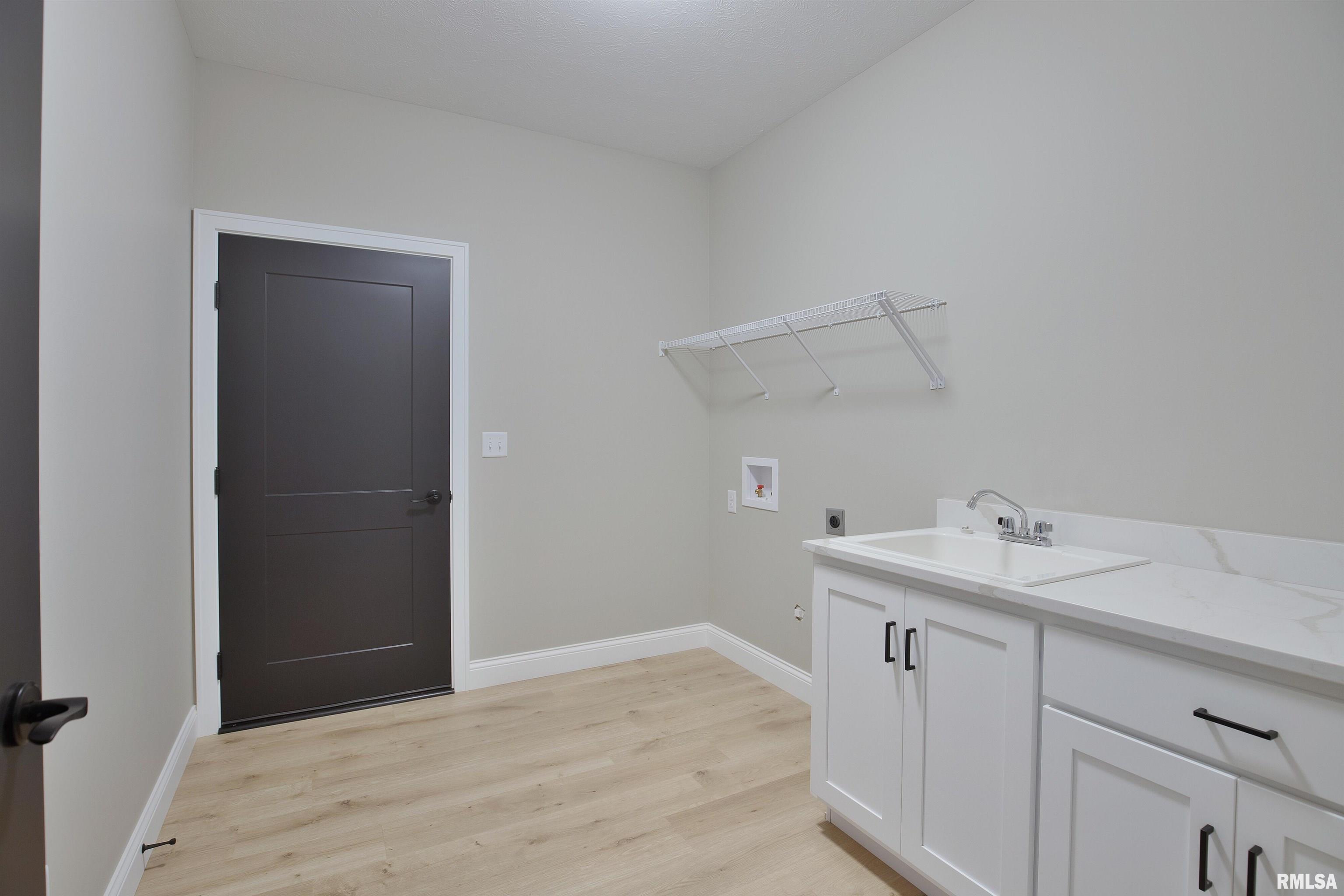 1700 Blenheim Drive, Springfield, Illinois image 6