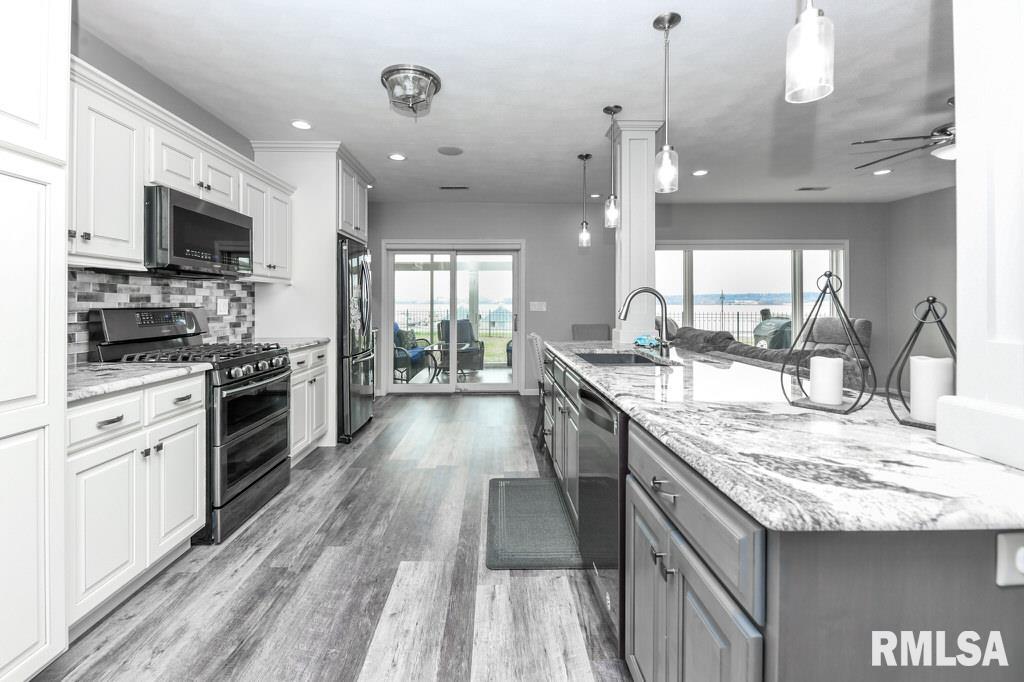 208 Harbor Pointe Drive, East Peoria, Illinois image 7