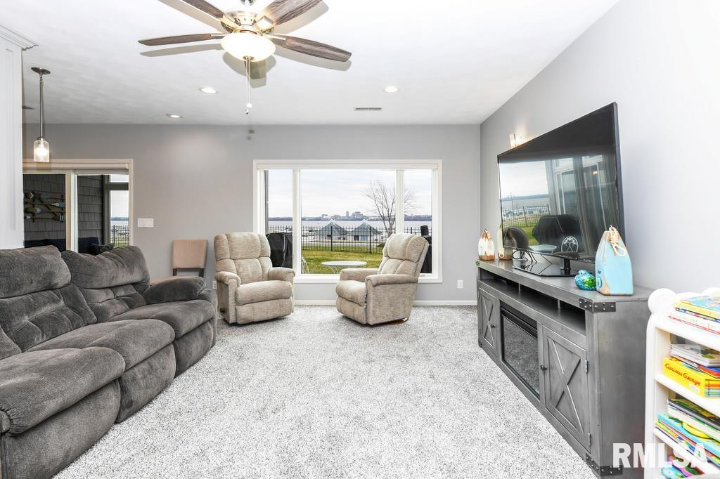208 Harbor Pointe Drive, East Peoria, Illinois image 10