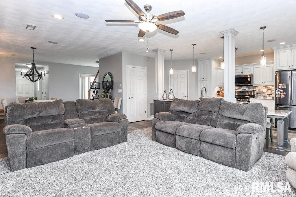 208 Harbor Pointe Drive, East Peoria, Illinois image 8