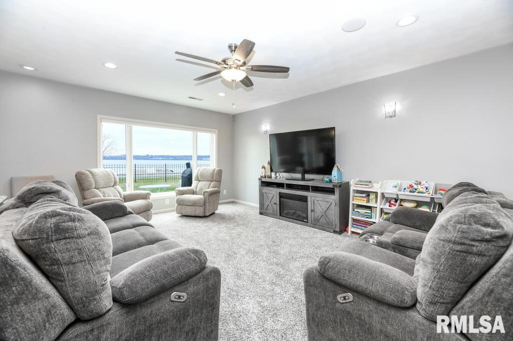 208 Harbor Pointe Drive, East Peoria, Illinois image 9
